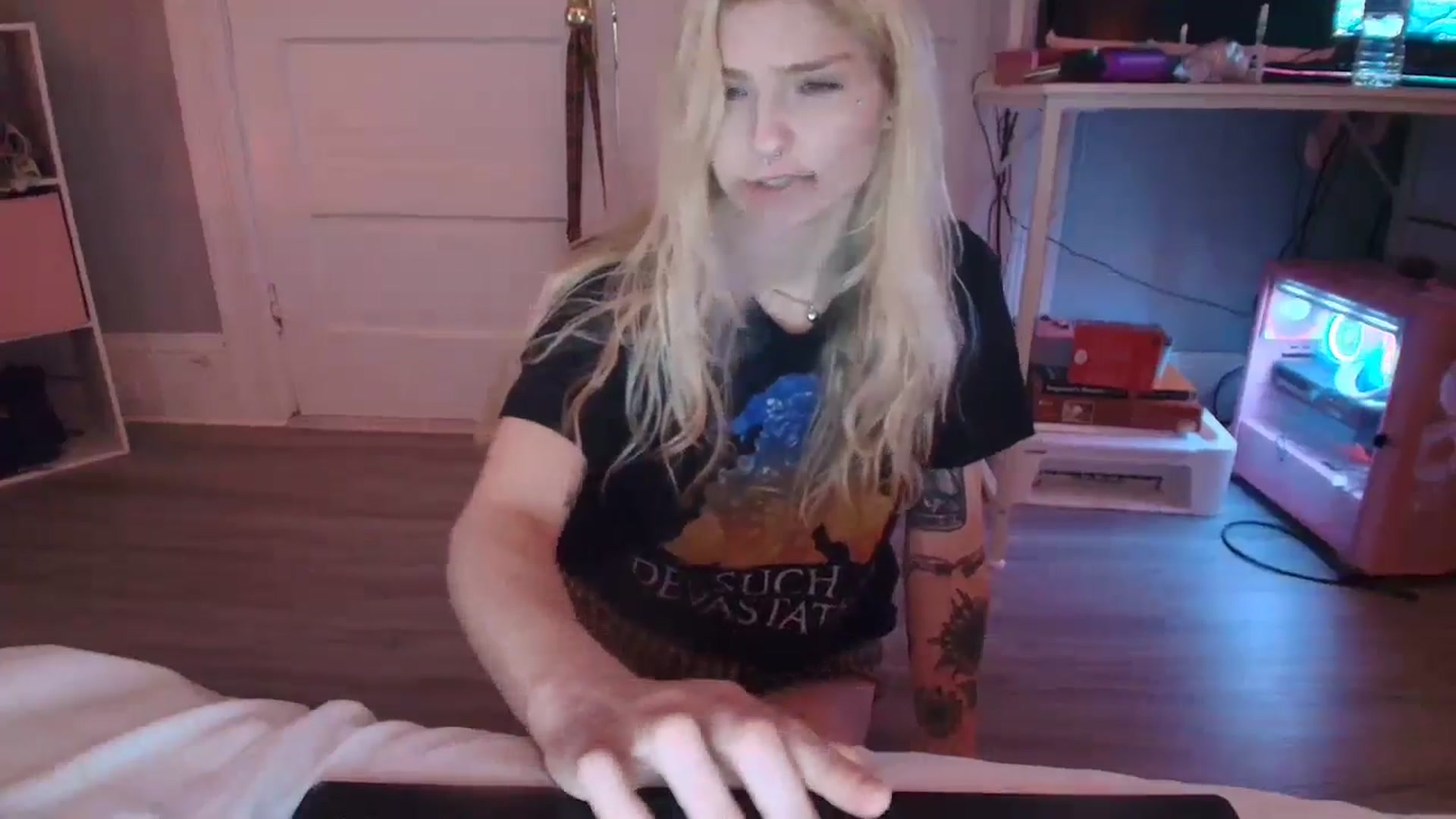 Gallery image thumbnail from DuckChan0's myfreecams stream on, 11/14/2025, 16:20 image 4 of 20