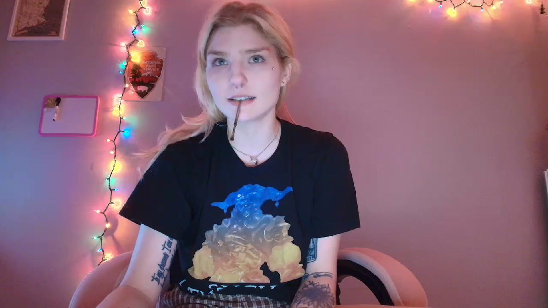 Gallery image thumbnail from DuckChan0's myfreecams stream on, 11/14/2025, 16:20 image 10 of 20