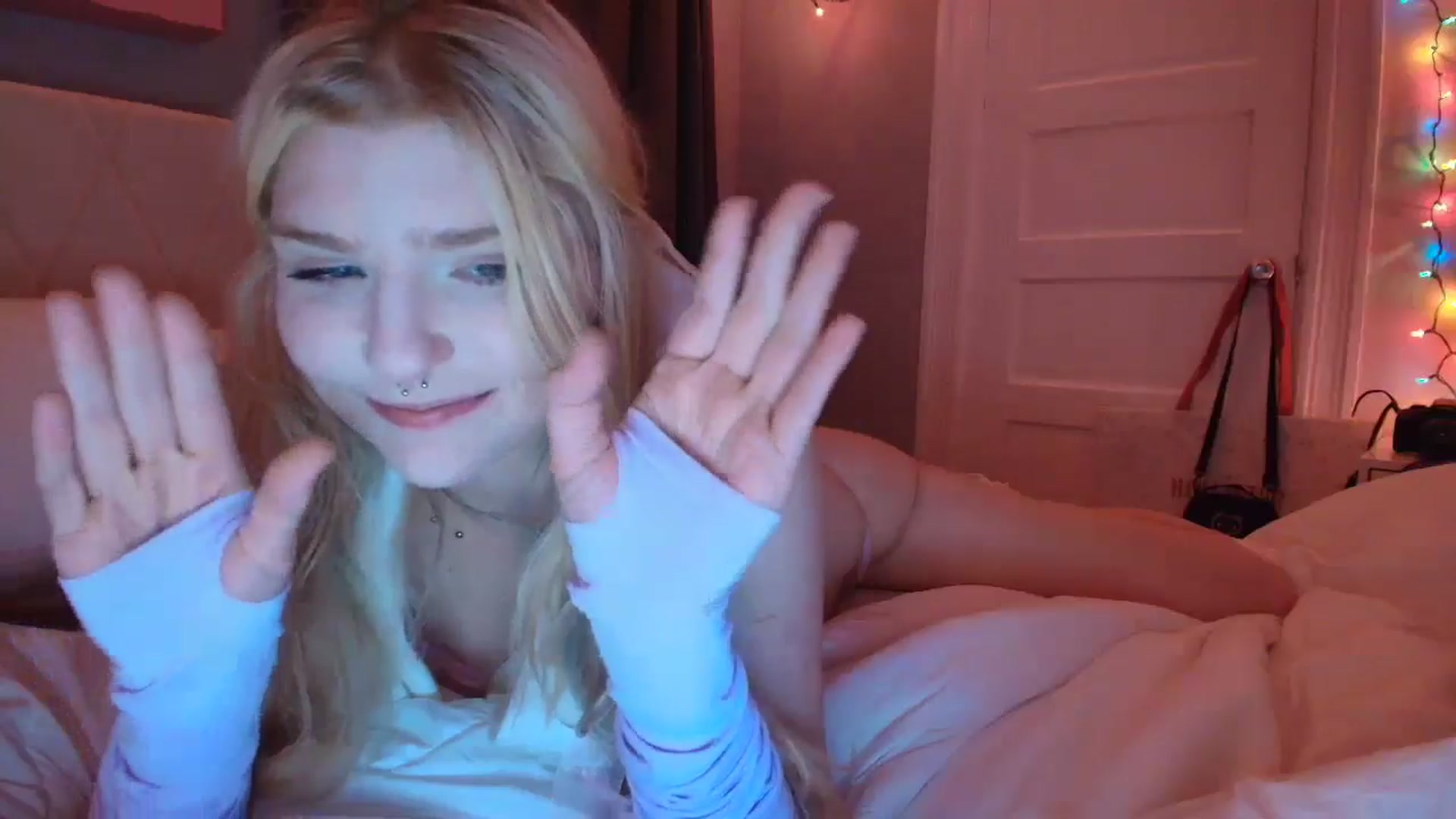 Gallery image thumbnail from DuckChan0's myfreecams stream on, 11/15/2025, 01:20 image 9 of 20