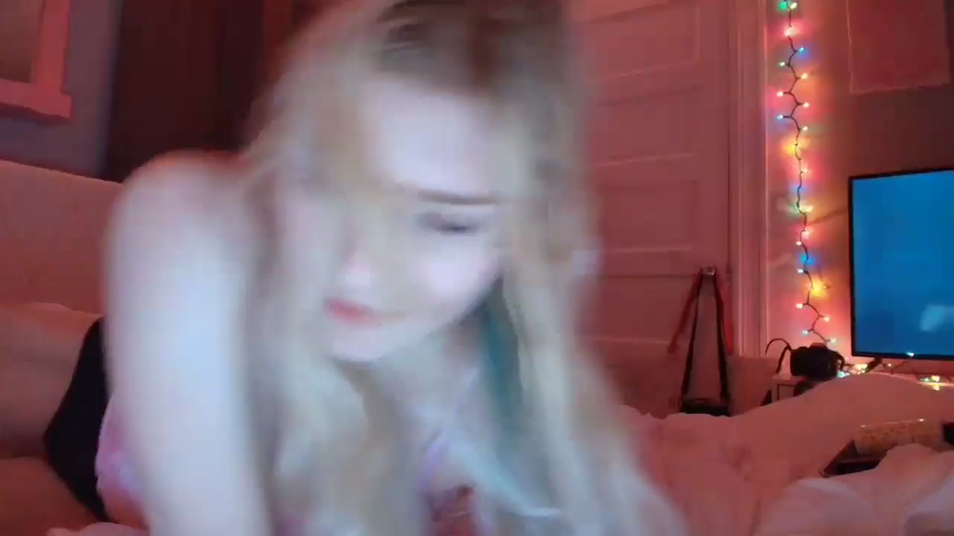 Gallery image thumbnail from DuckChan0's myfreecams stream on, 11/15/2025, 01:55 image 18 of 20