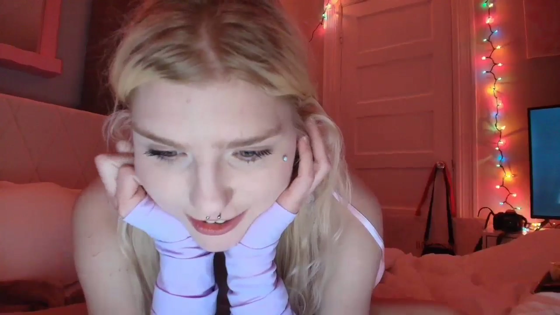 Gallery image thumbnail from DuckChan0's myfreecams stream on, 11/15/2025, 01:55 image 15 of 20