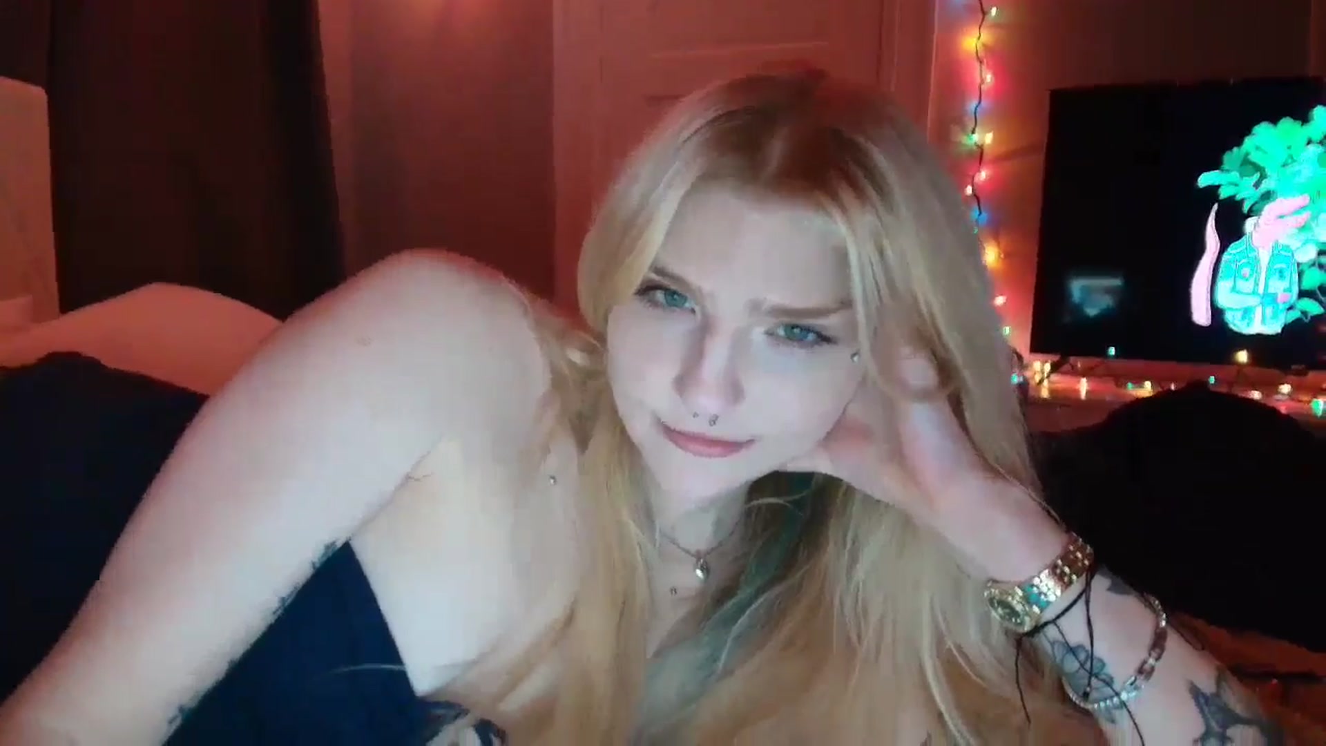 Gallery image thumbnail from DuckChan0's myfreecams stream on, 11/15/2025, 22:34 image 3 of 20