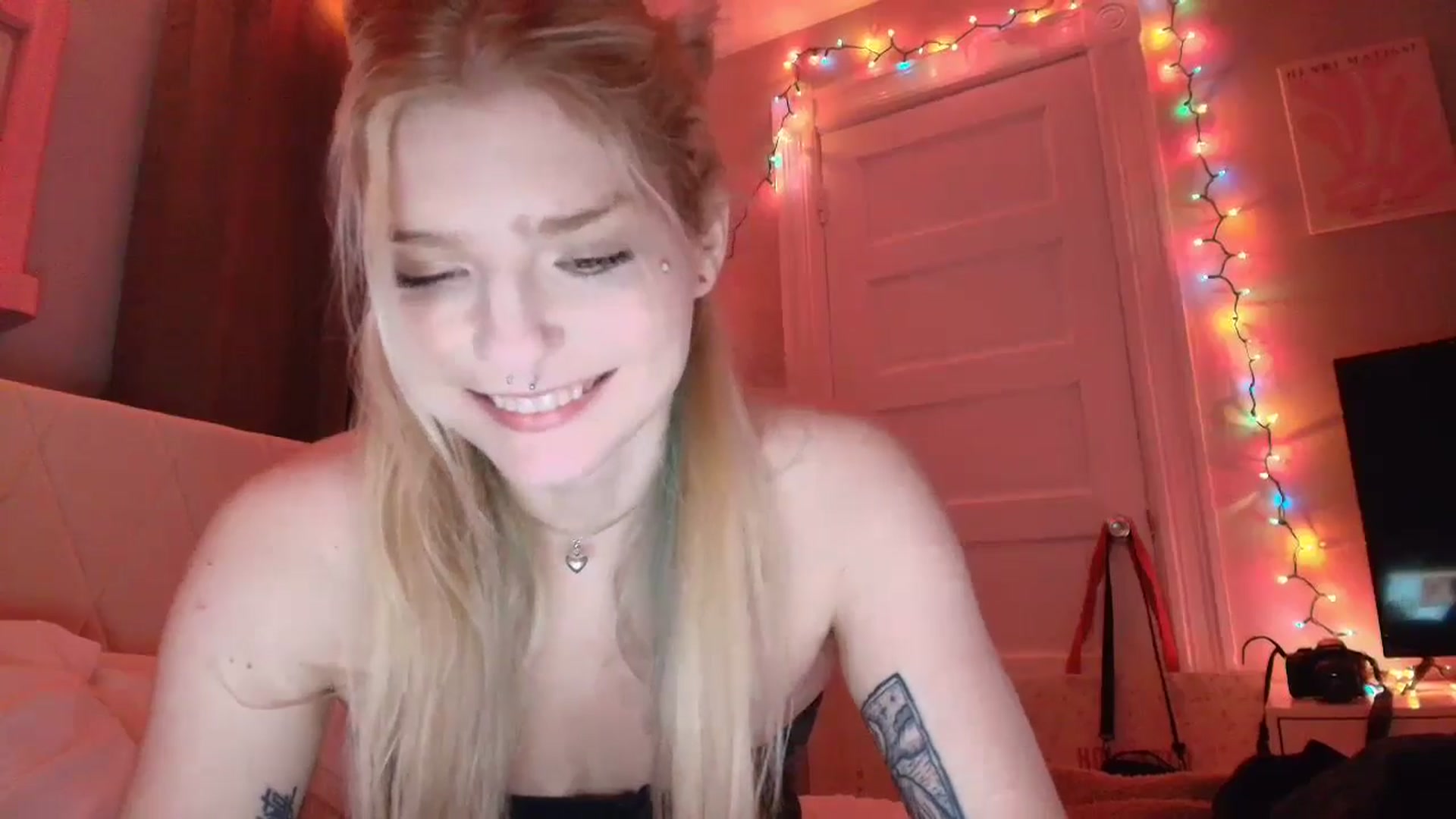Gallery image thumbnail from DuckChan0's myfreecams stream on, 11/15/2025, 22:34 image 9 of 20