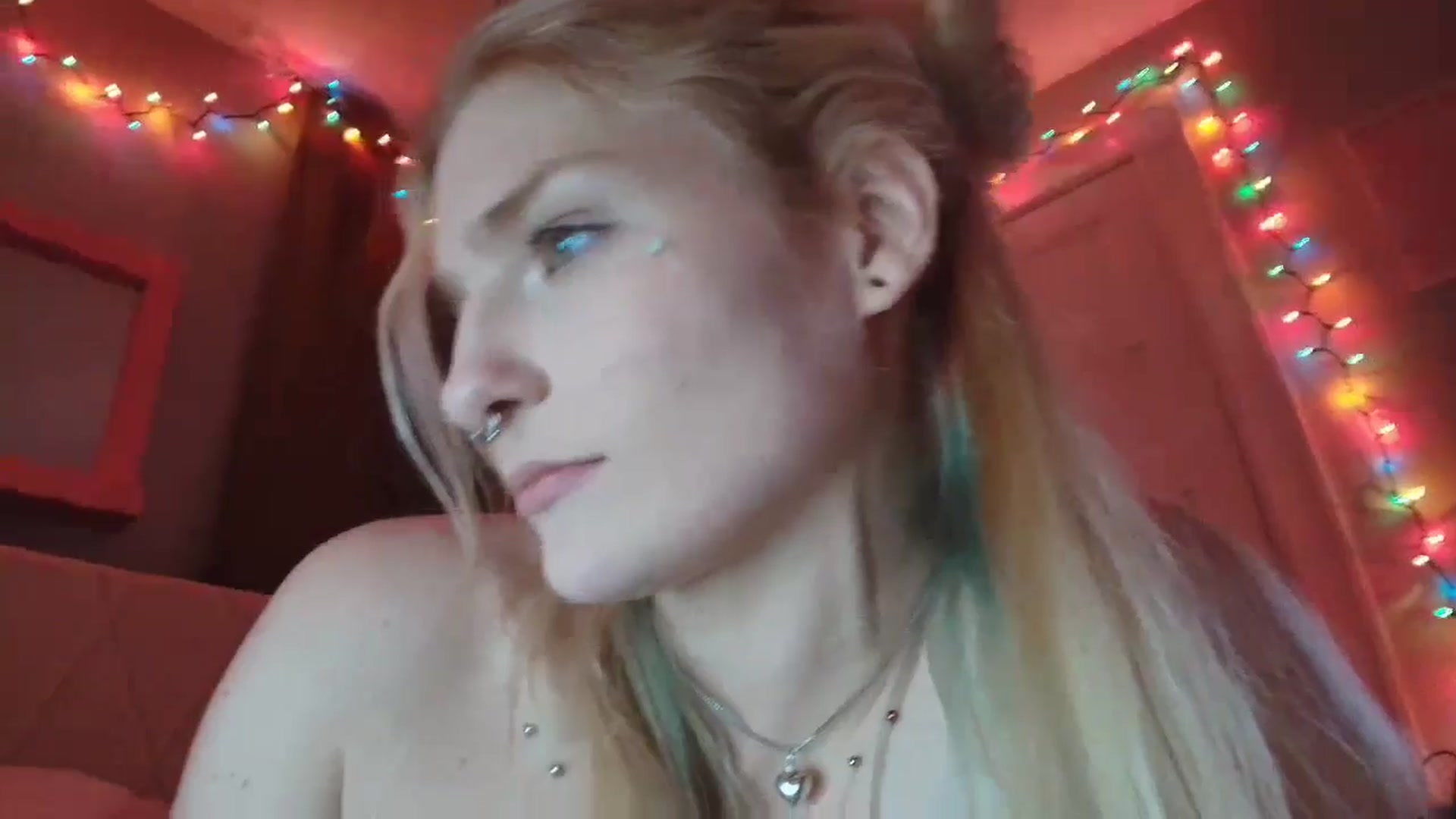 Gallery image thumbnail from DuckChan0's myfreecams stream on, 11/15/2025, 22:34 image 17 of 20