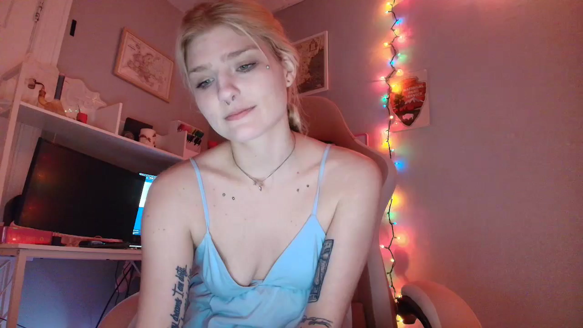 Gallery image thumbnail from DuckChan0's myfreecams stream on, 11/16/2025, 18:20 image 11 of 20