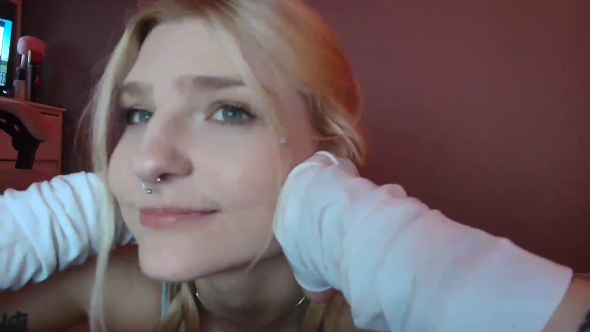 Gallery image thumbnail from DuckChan0's myfreecams stream on, 11/16/2025, 18:20 image 15 of 20