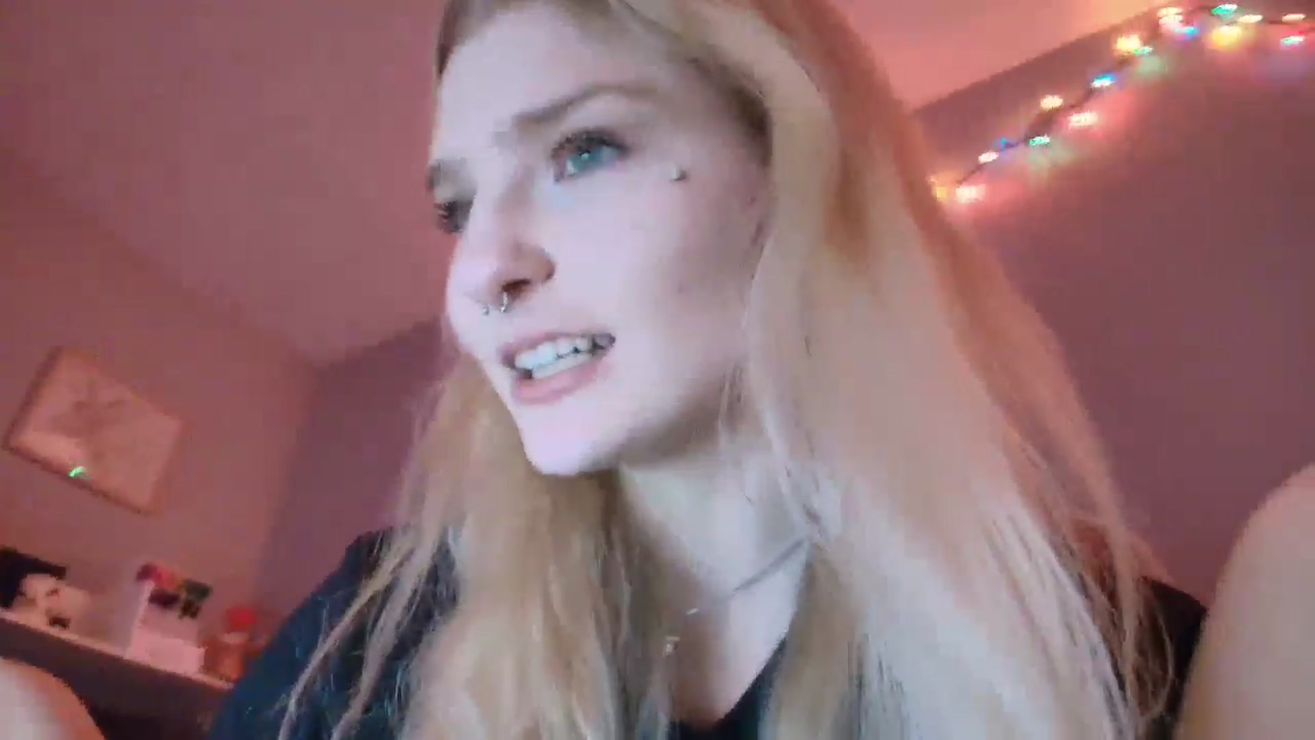 Gallery image thumbnail from DuckChan0's myfreecams stream on, 11/17/2025, 15:52 image 17 of 20