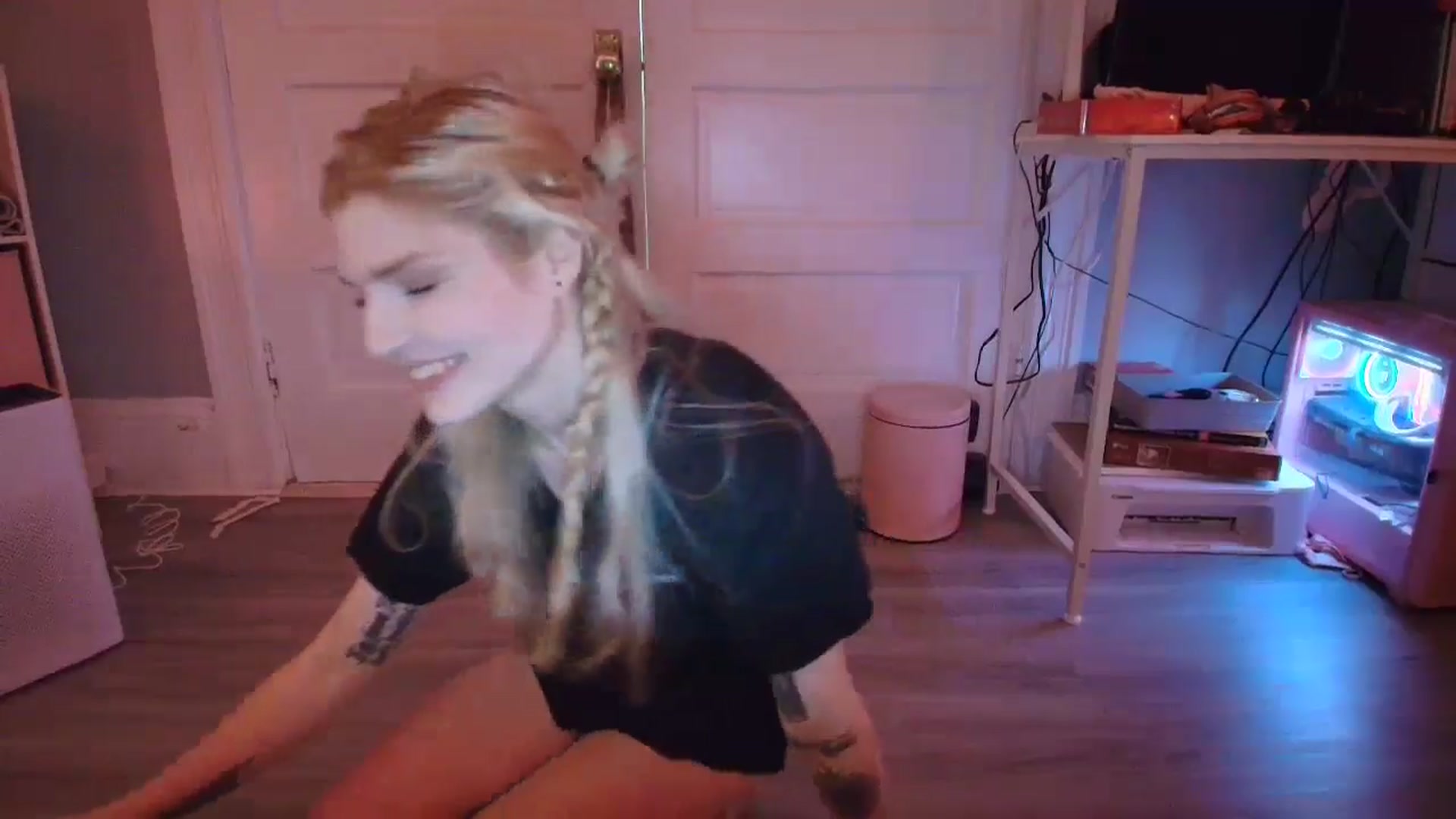 Gallery image thumbnail from DuckChan0's myfreecams stream on, 11/17/2025, 15:52 image 20 of 20