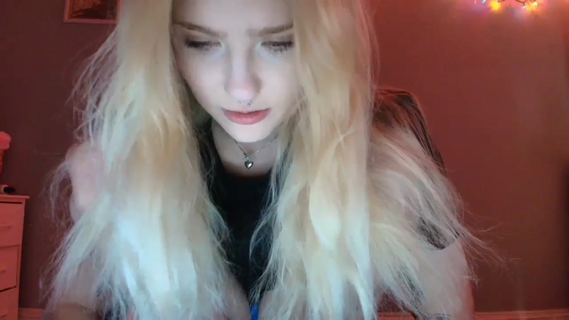 Gallery image thumbnail from DuckChan0's myfreecams stream on, 11/17/2025, 15:52 image 11 of 20