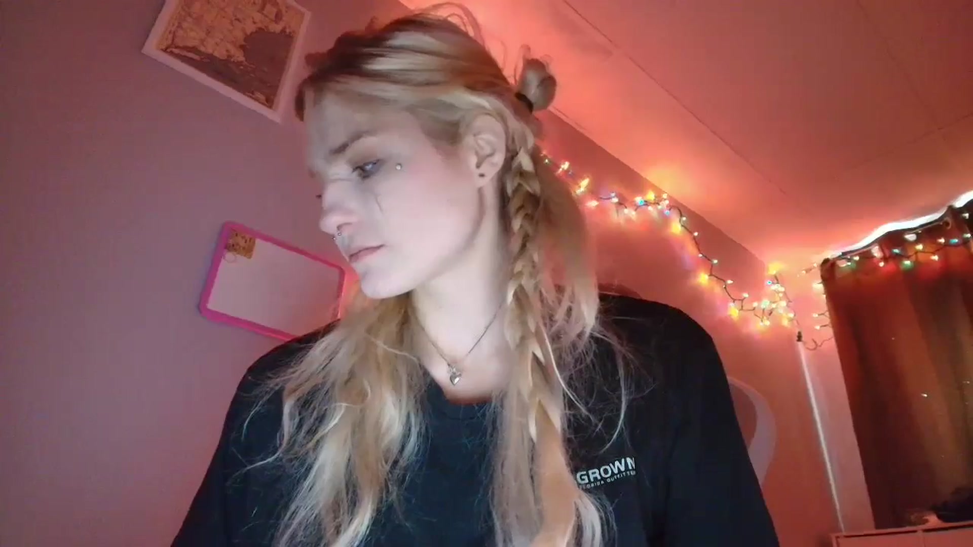 Gallery image thumbnail from DuckChan0's myfreecams stream on, 11/17/2025, 16:39 image 10 of 20