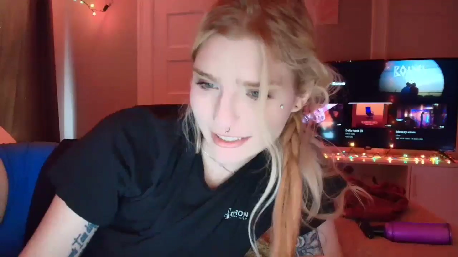 Gallery image thumbnail from DuckChan0's myfreecams stream on, 11/17/2025, 17:20 image 1 of 20