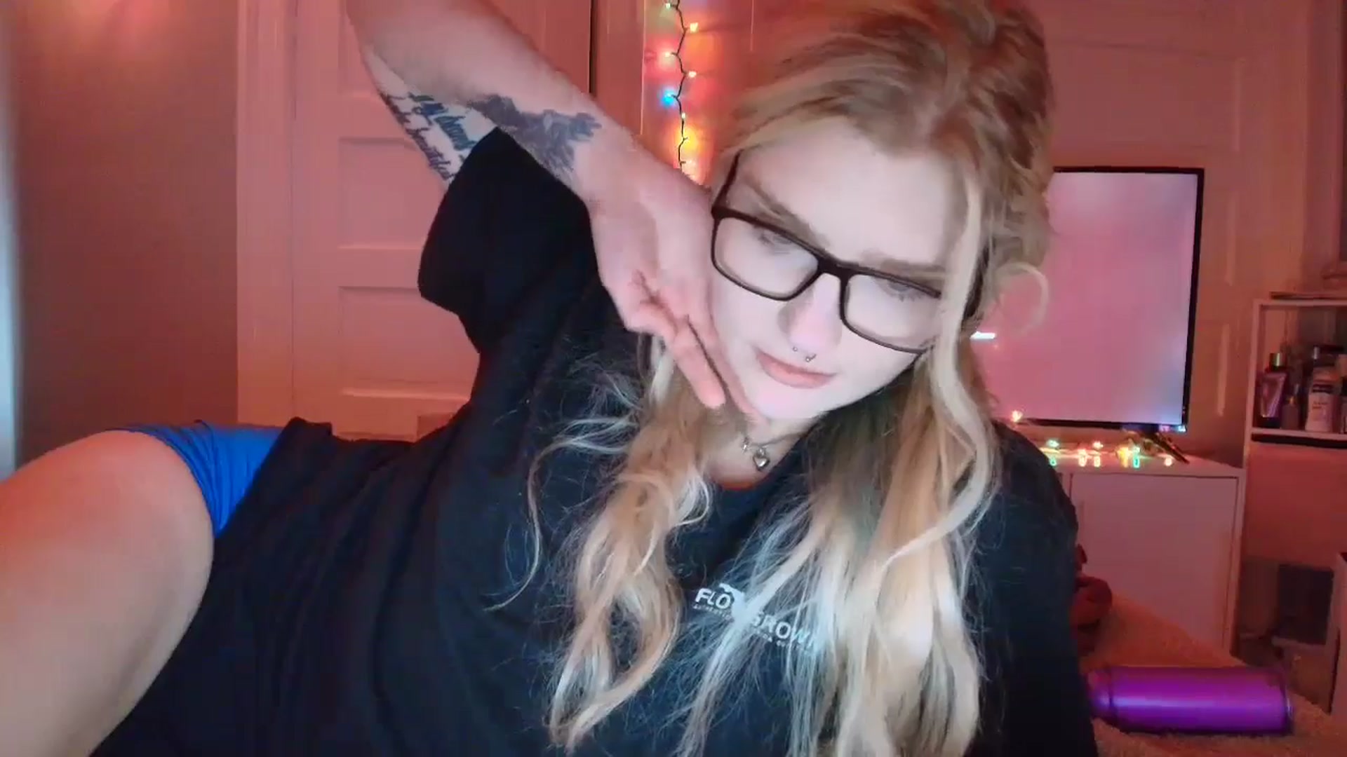 Gallery image thumbnail from DuckChan0's myfreecams stream on, 11/17/2025, 17:20 image 6 of 20