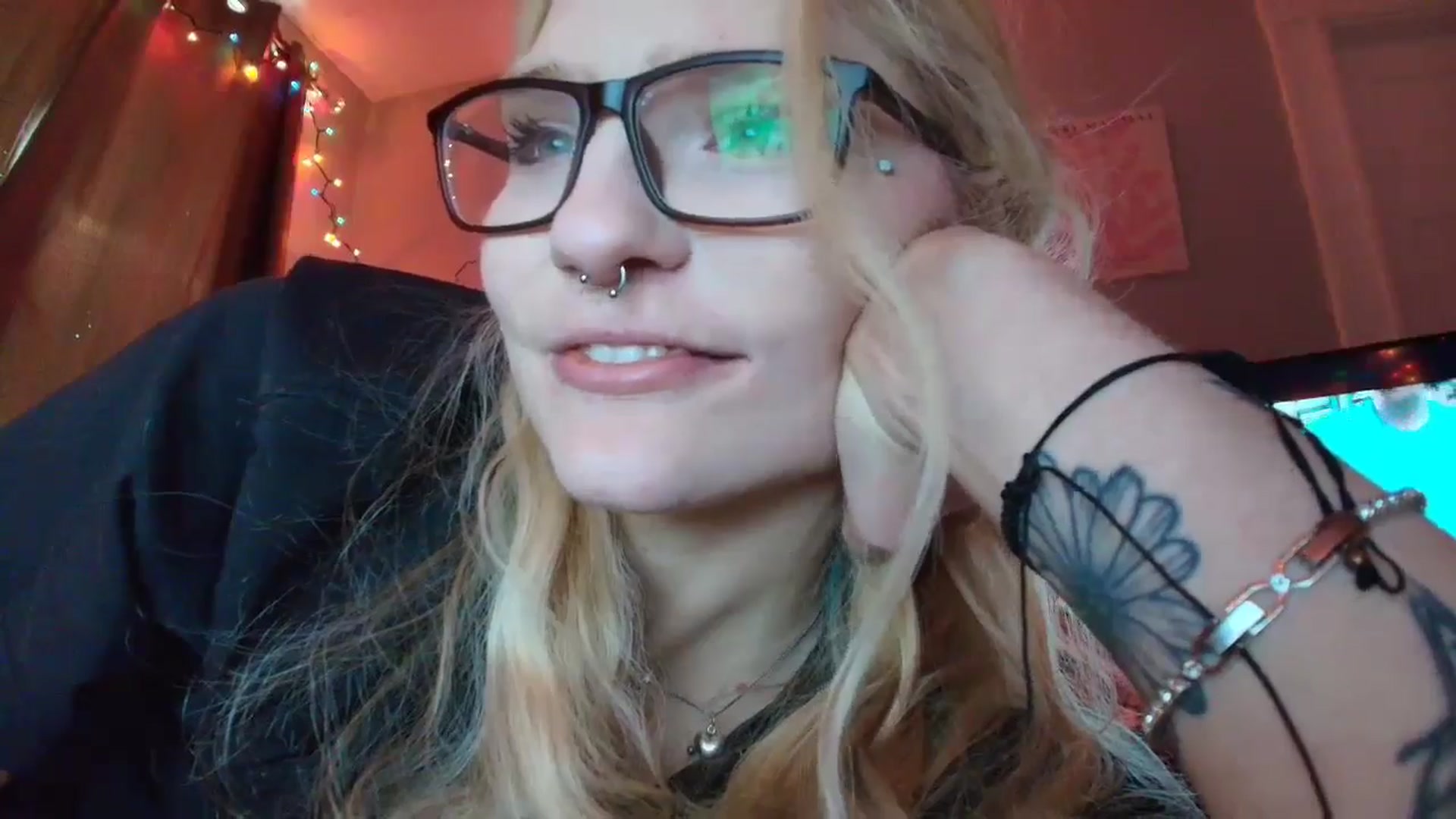 Gallery image thumbnail from DuckChan0's myfreecams stream on, 11/17/2025, 17:20 image 4 of 20