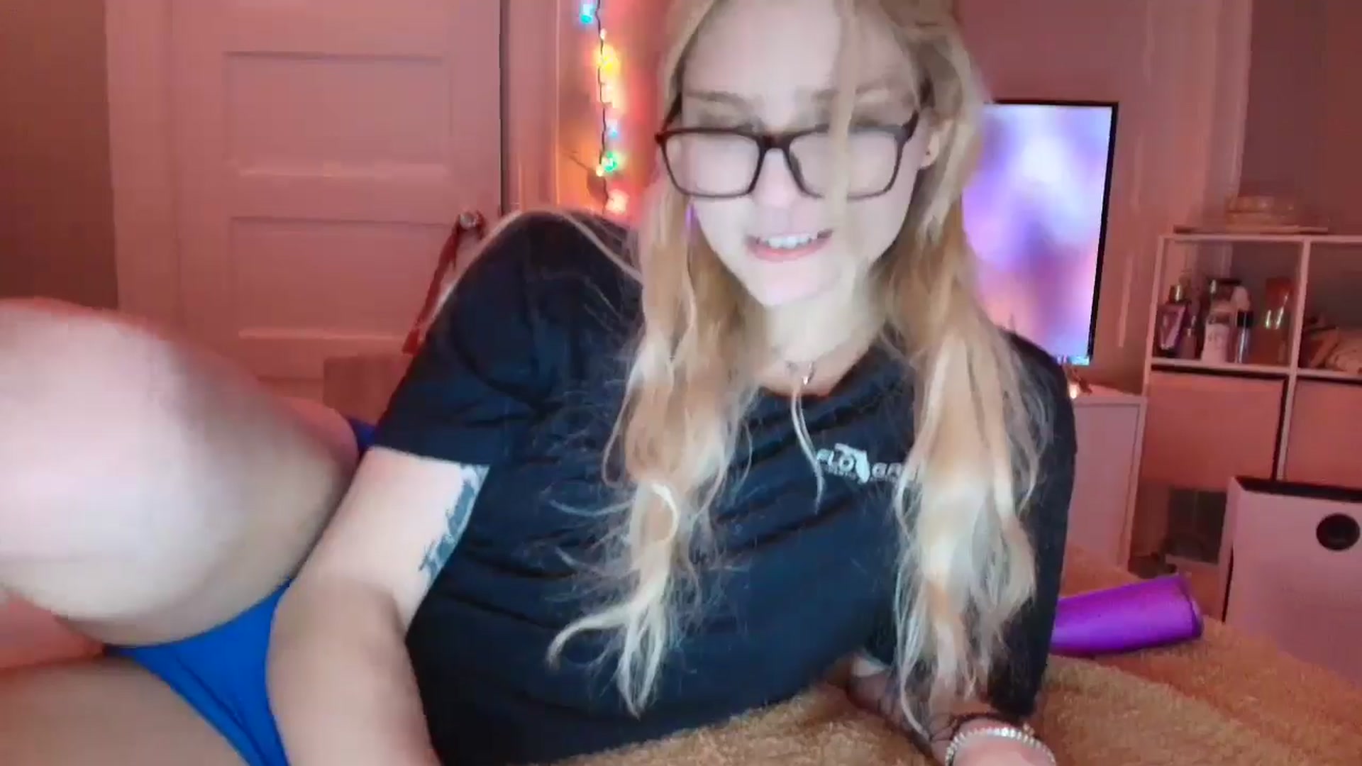 Gallery image thumbnail from DuckChan0's myfreecams stream on, 11/17/2025, 17:20 image 12 of 20