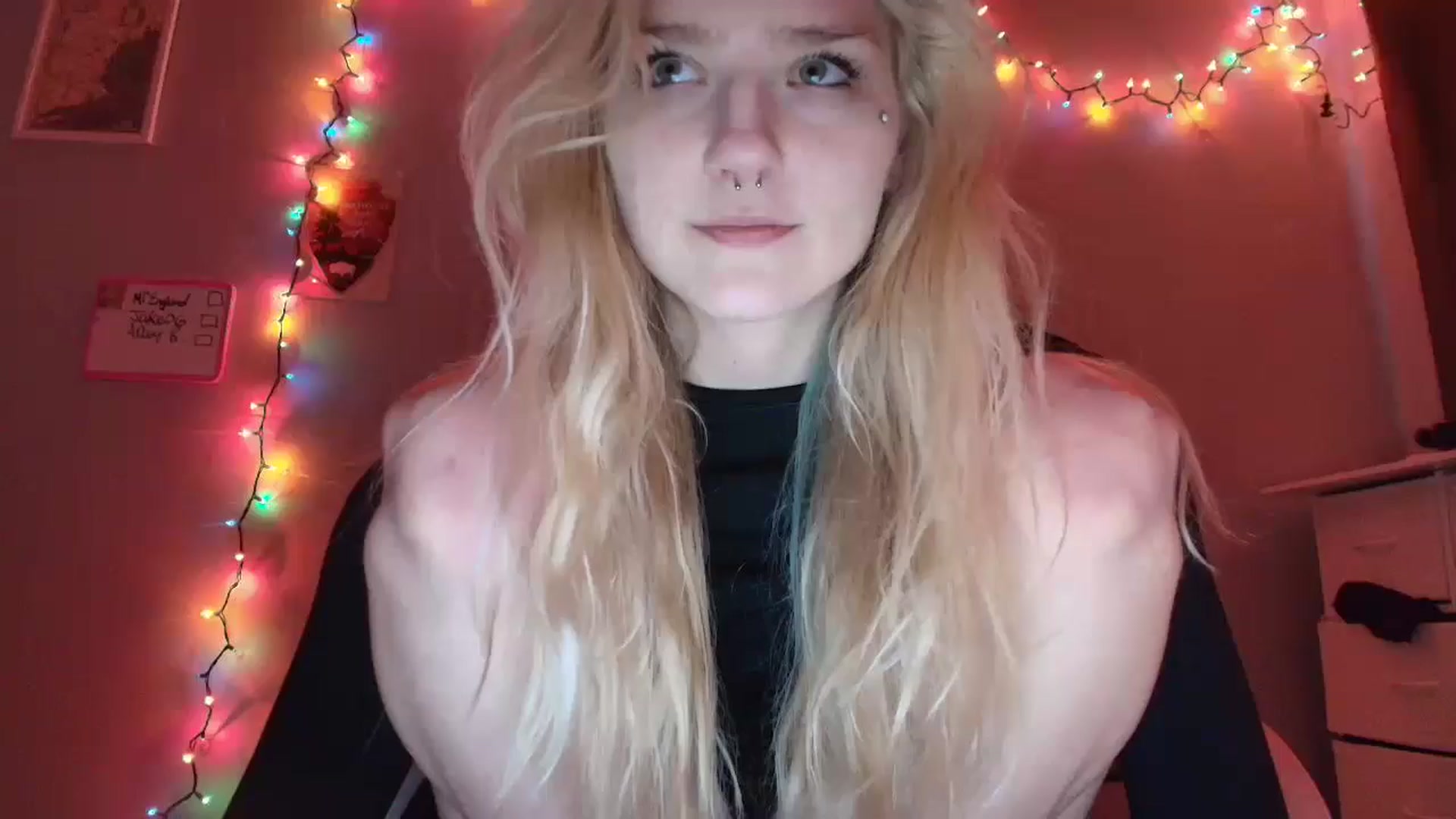 Gallery image thumbnail from DuckChan0's myfreecams stream on, 11/18/2025, 20:04 image 18 of 20