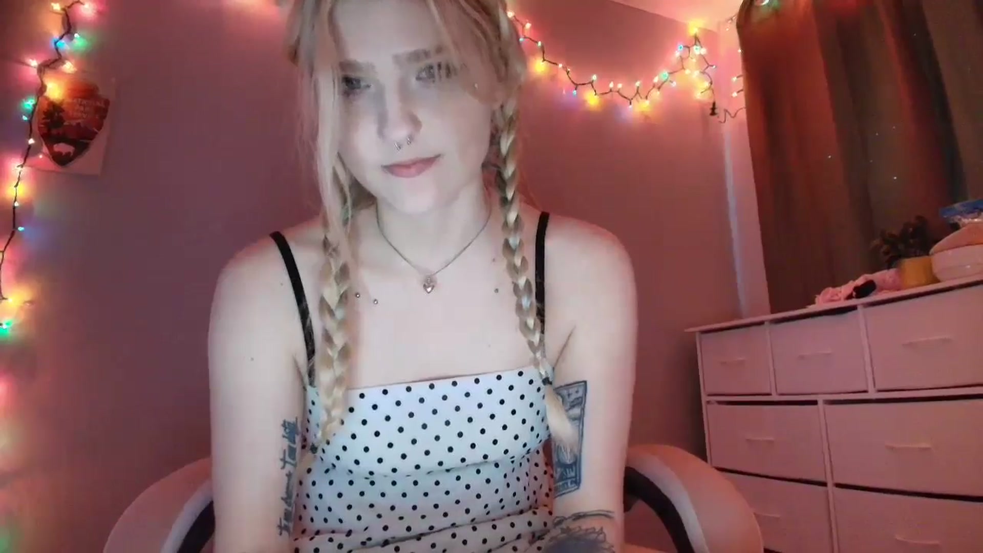 Gallery image thumbnail from DuckChan0's myfreecams stream on, 11/19/2025, 16:40 image 20 of 20