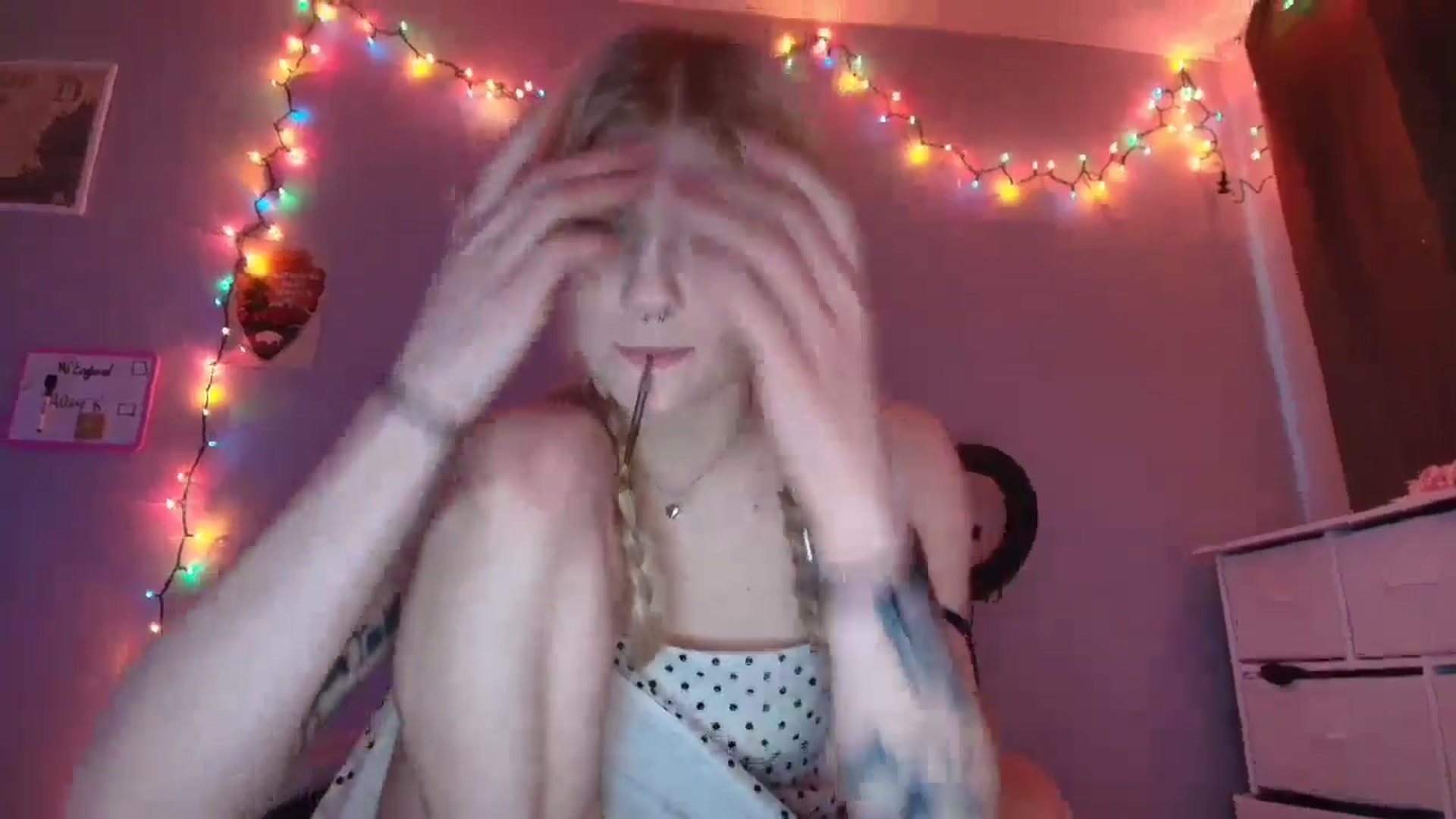 Gallery image thumbnail from DuckChan0's myfreecams stream on, 11/19/2025, 18:26 image 2 of 20