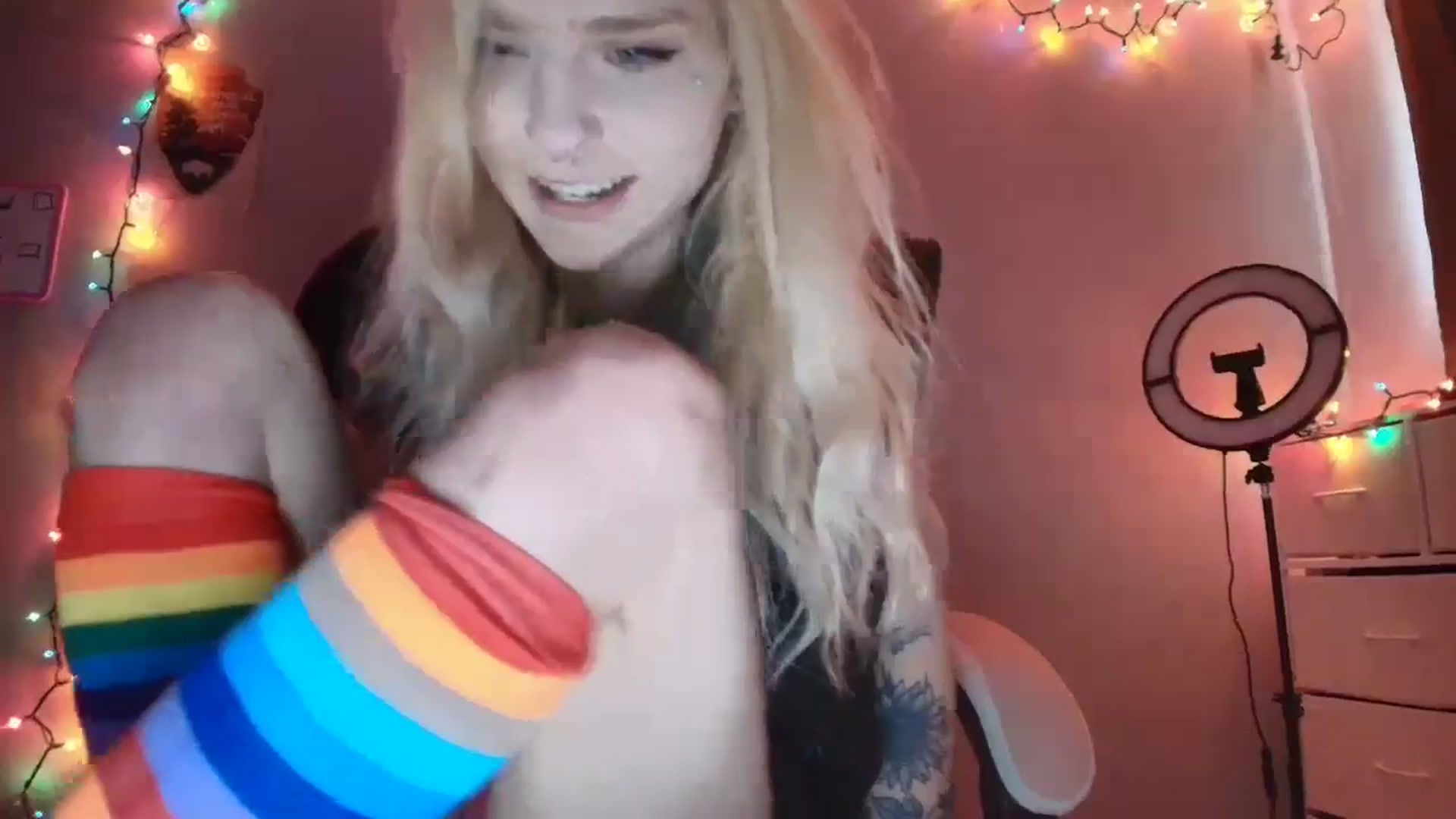 Gallery image thumbnail from DuckChan0's myfreecams stream on, 11/20/2025, 16:12 image 15 of 20