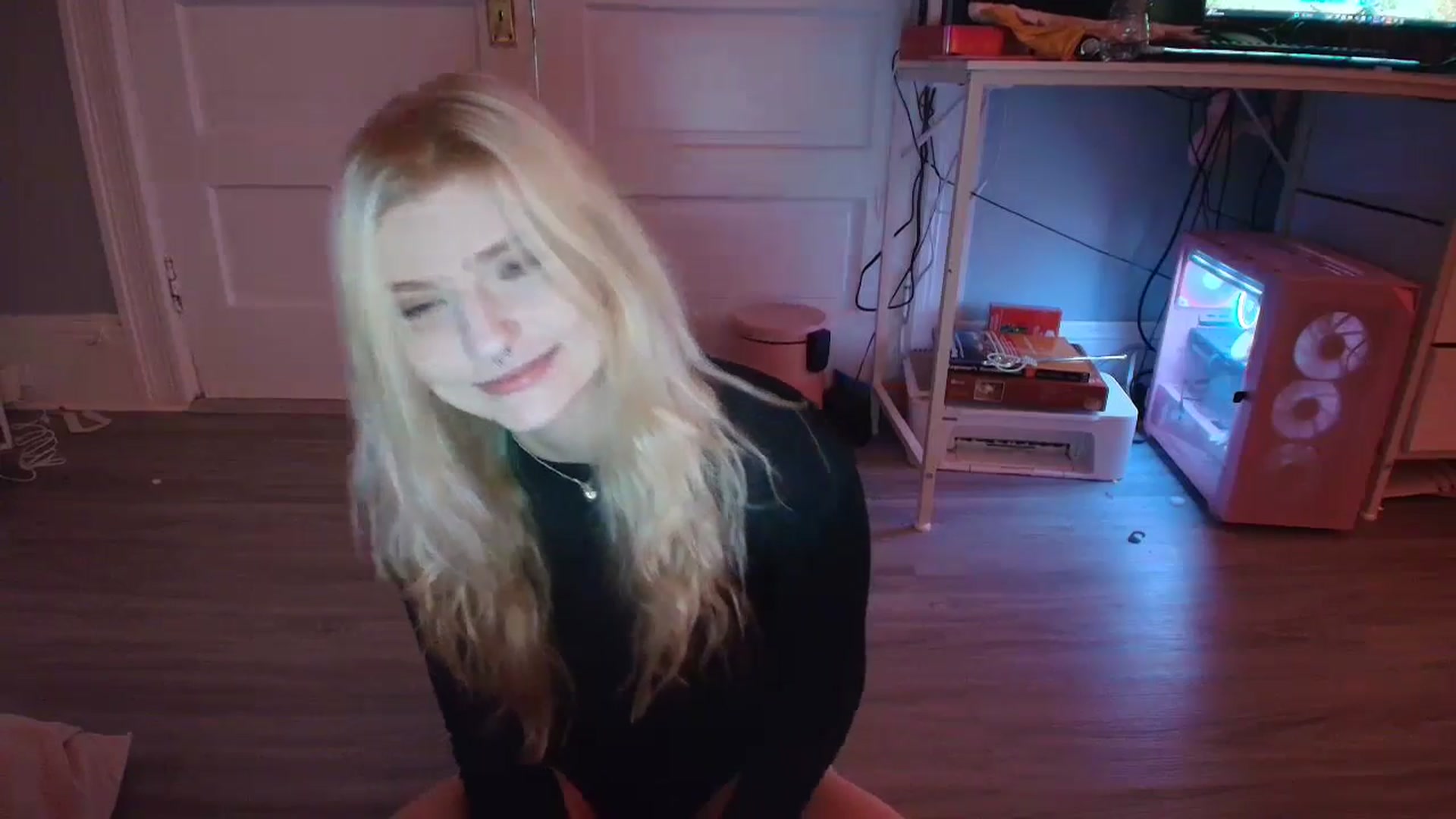 Gallery image thumbnail from DuckChan0's myfreecams stream on, 11/21/2025, 17:17 image 15 of 20
