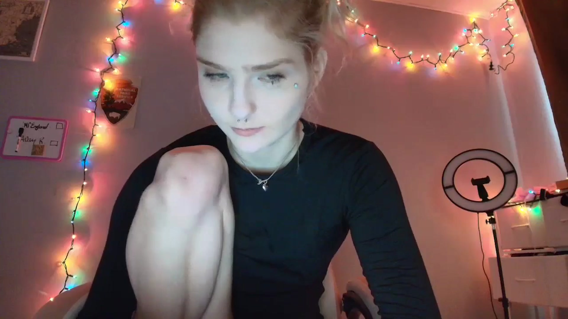 Gallery image thumbnail from DuckChan0's myfreecams stream on, 11/21/2025, 17:17 image 2 of 20