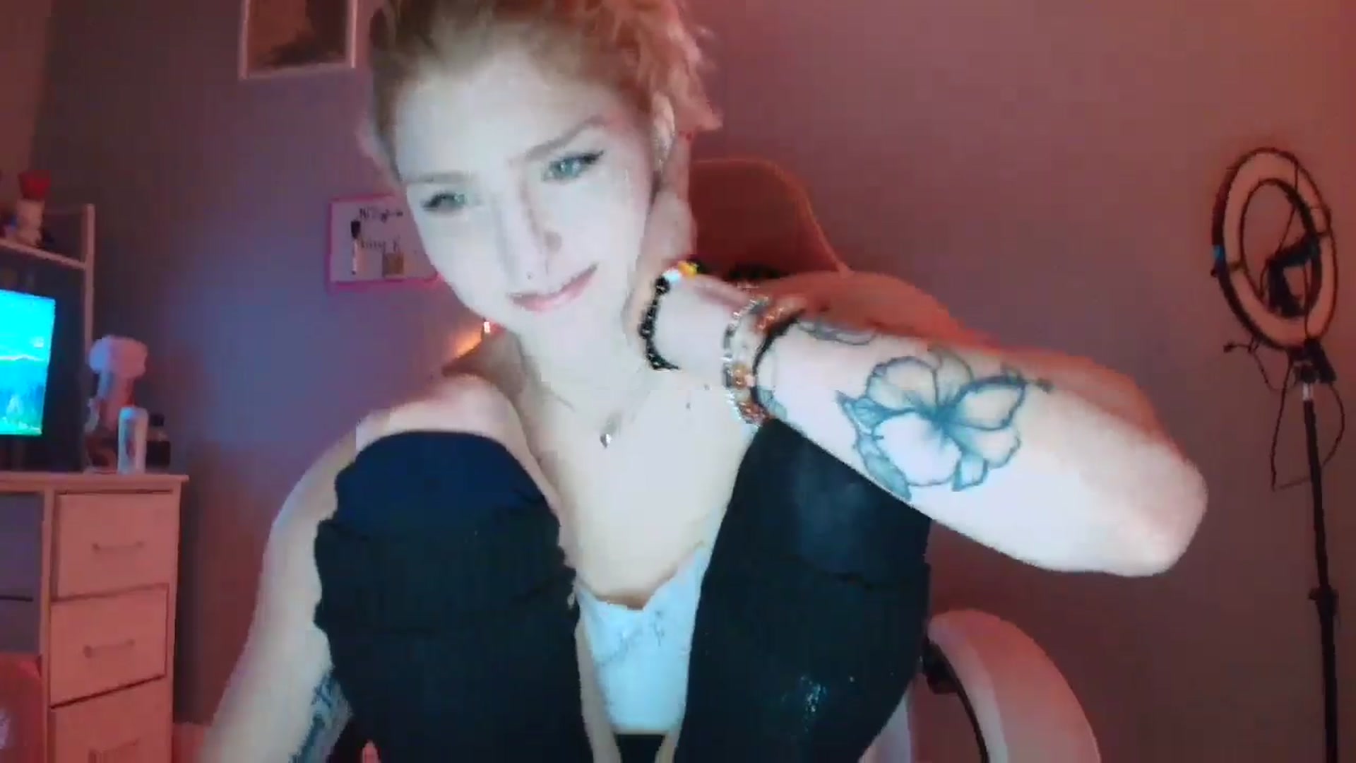 Gallery image thumbnail from DuckChan0's myfreecams stream on, 11/23/2025, 16:46 image 2 of 20