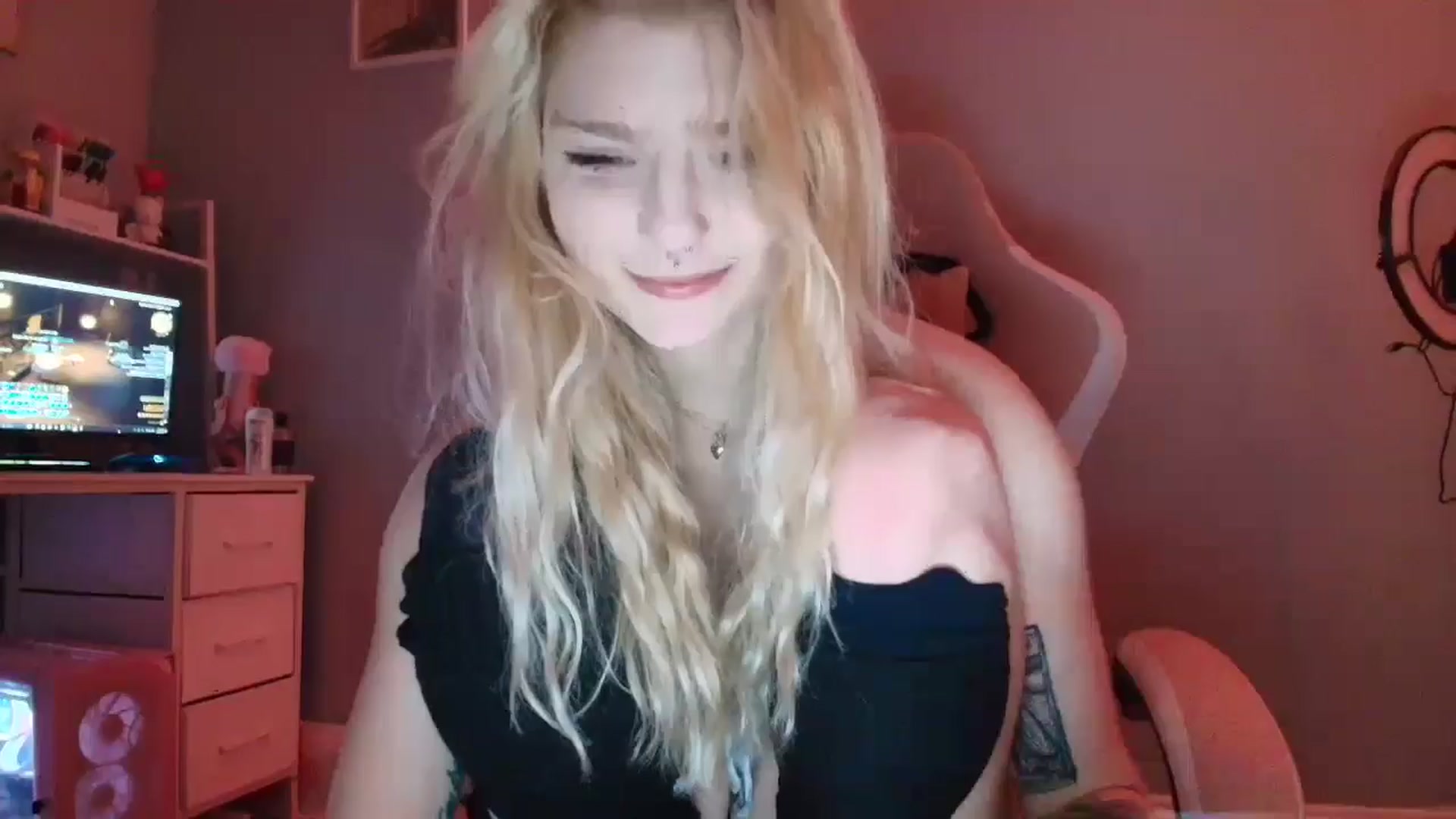 Gallery image thumbnail from DuckChan0's myfreecams stream on, 11/23/2025, 17:10 image 6 of 20