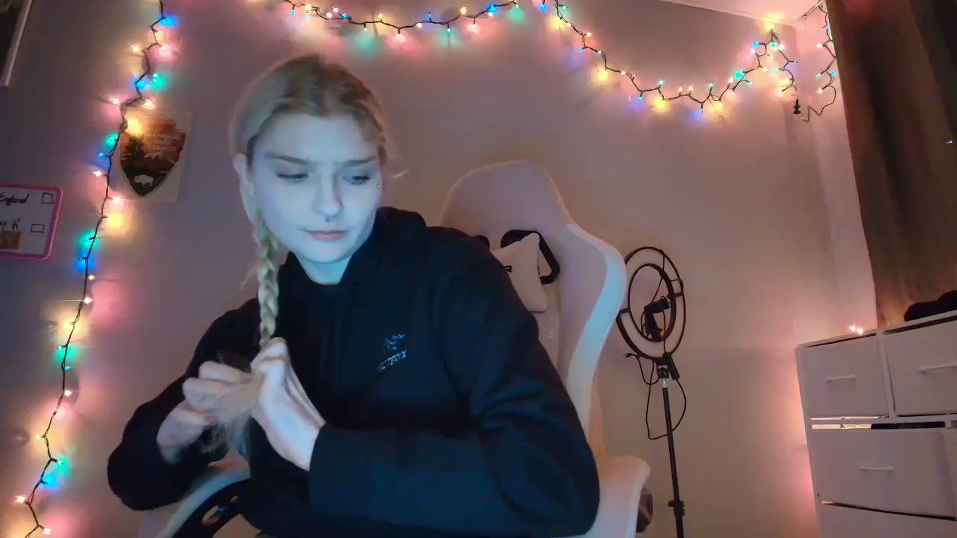 Gallery image thumbnail from DuckChan0's myfreecams stream on, 11/24/2025, 16:33 image 16 of 20