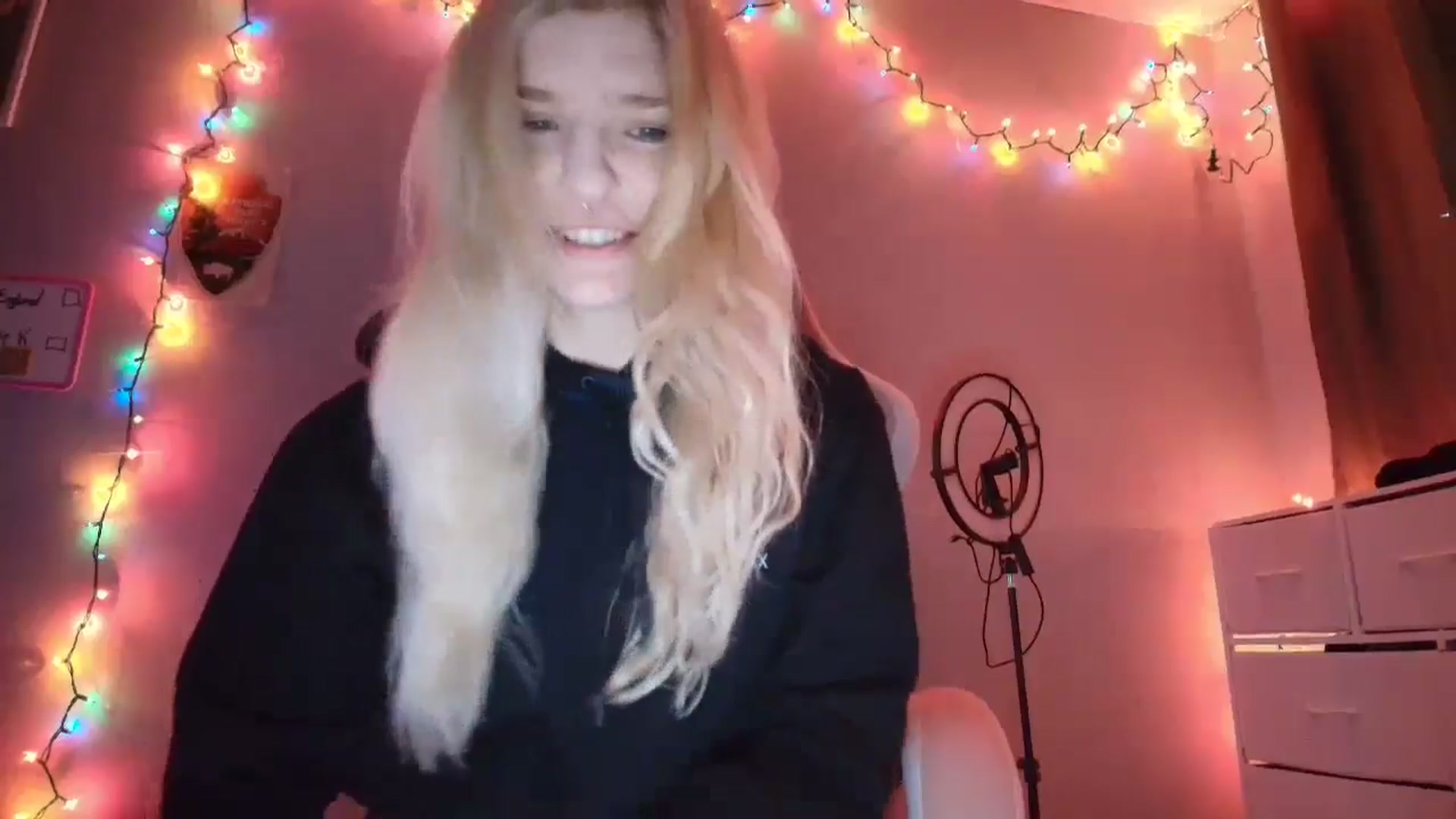 Gallery image thumbnail from DuckChan0's myfreecams stream on, 11/24/2025, 16:33 image 15 of 20