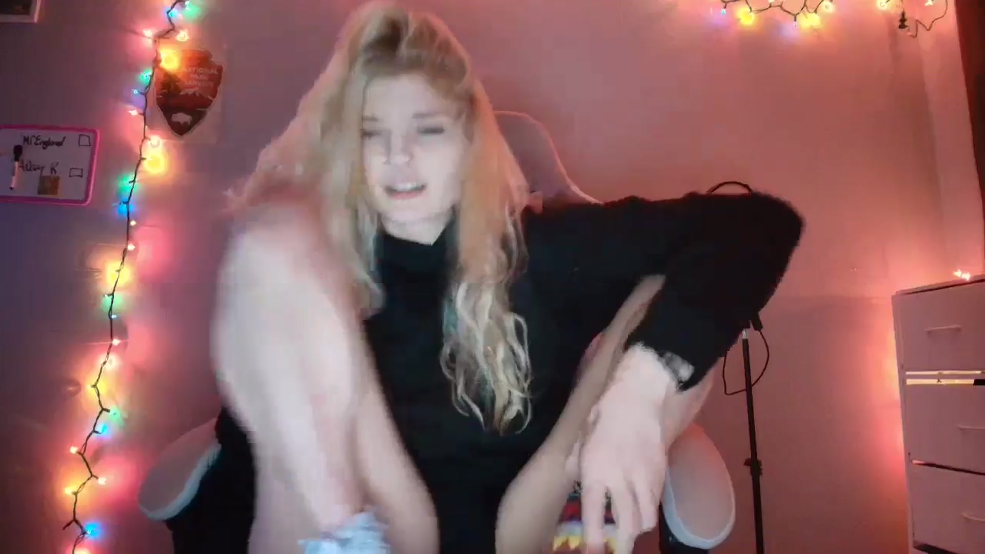 Gallery image thumbnail from DuckChan0's myfreecams stream on, 11/24/2025, 16:33 image 13 of 20