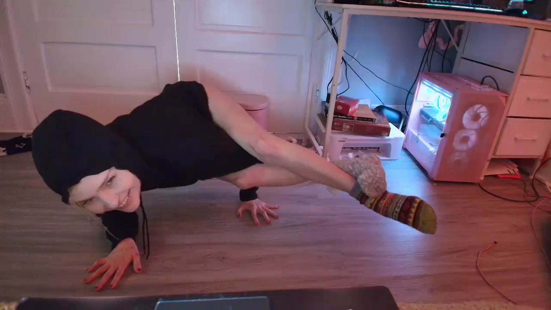 Gallery image thumbnail from DuckChan0's myfreecams stream on, 11/24/2025, 16:33 image 5 of 20