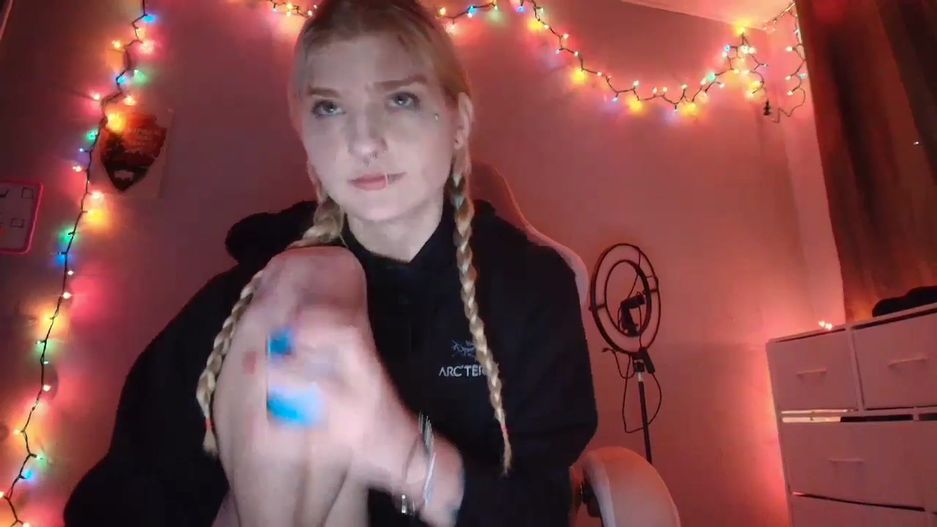 Gallery image thumbnail from DuckChan0's myfreecams stream on, 11/24/2025, 16:33 image 18 of 20