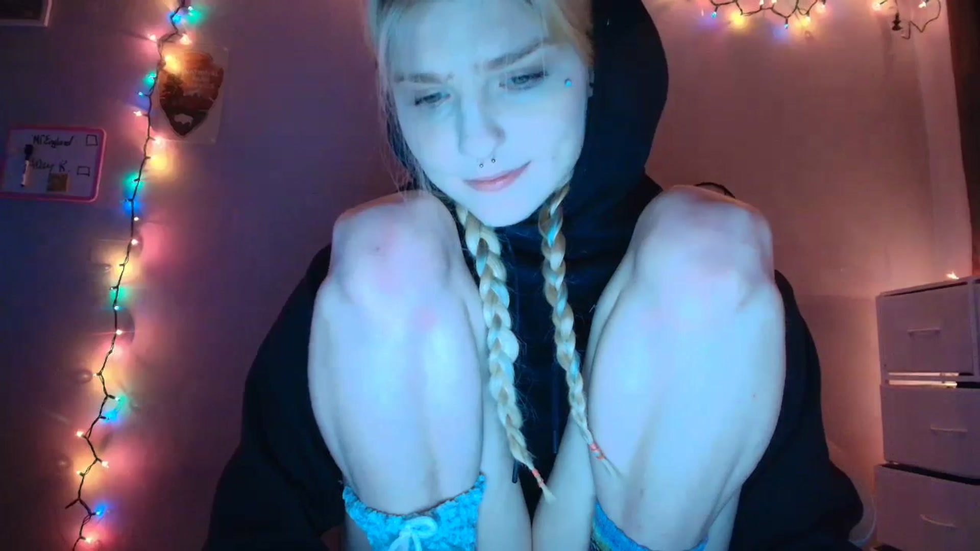 Gallery image thumbnail from DuckChan0's myfreecams stream on, 11/24/2025, 17:50 image 18 of 20