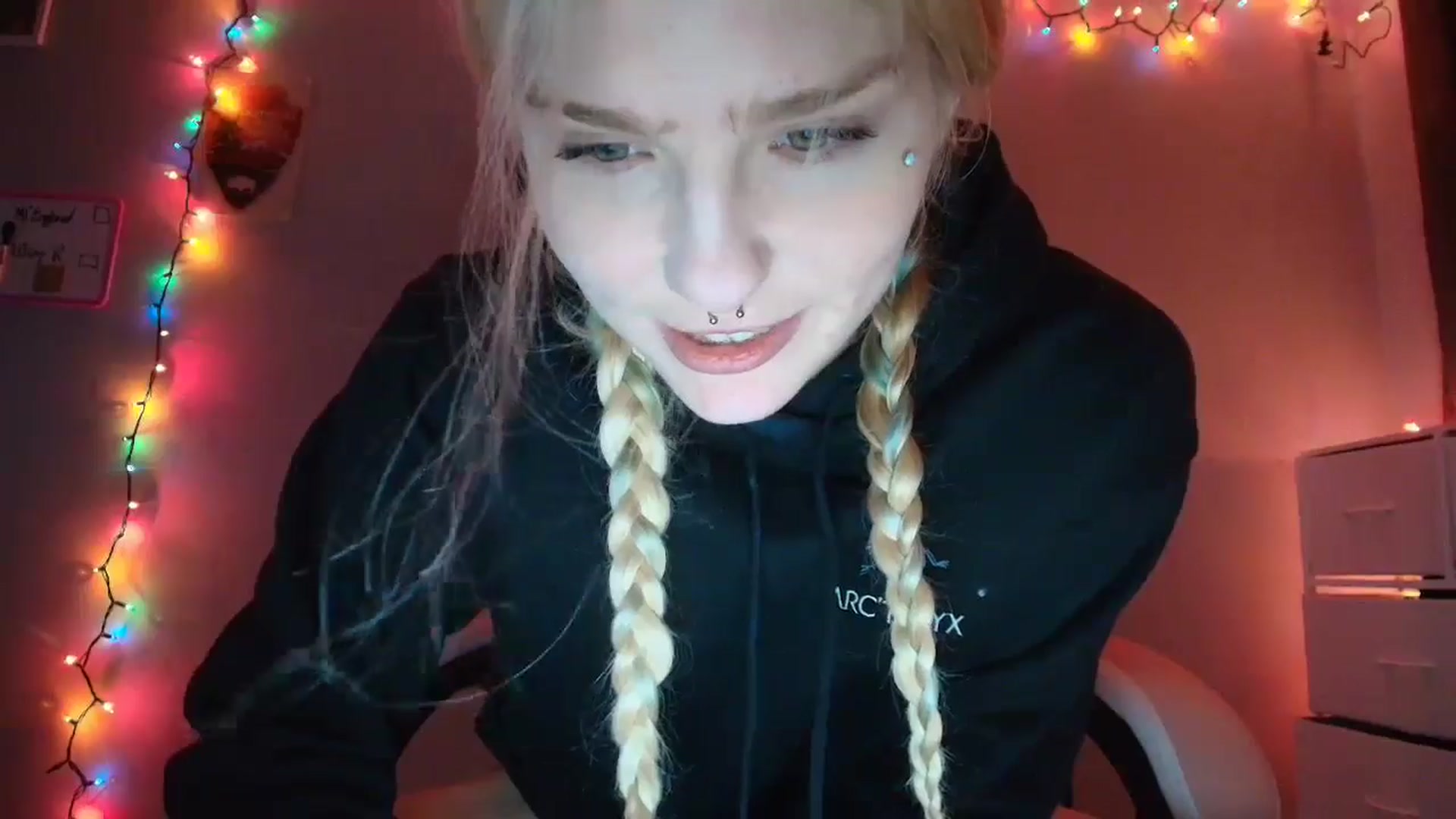 Gallery image thumbnail from DuckChan0's myfreecams stream on, 11/24/2025, 17:50 image 15 of 20