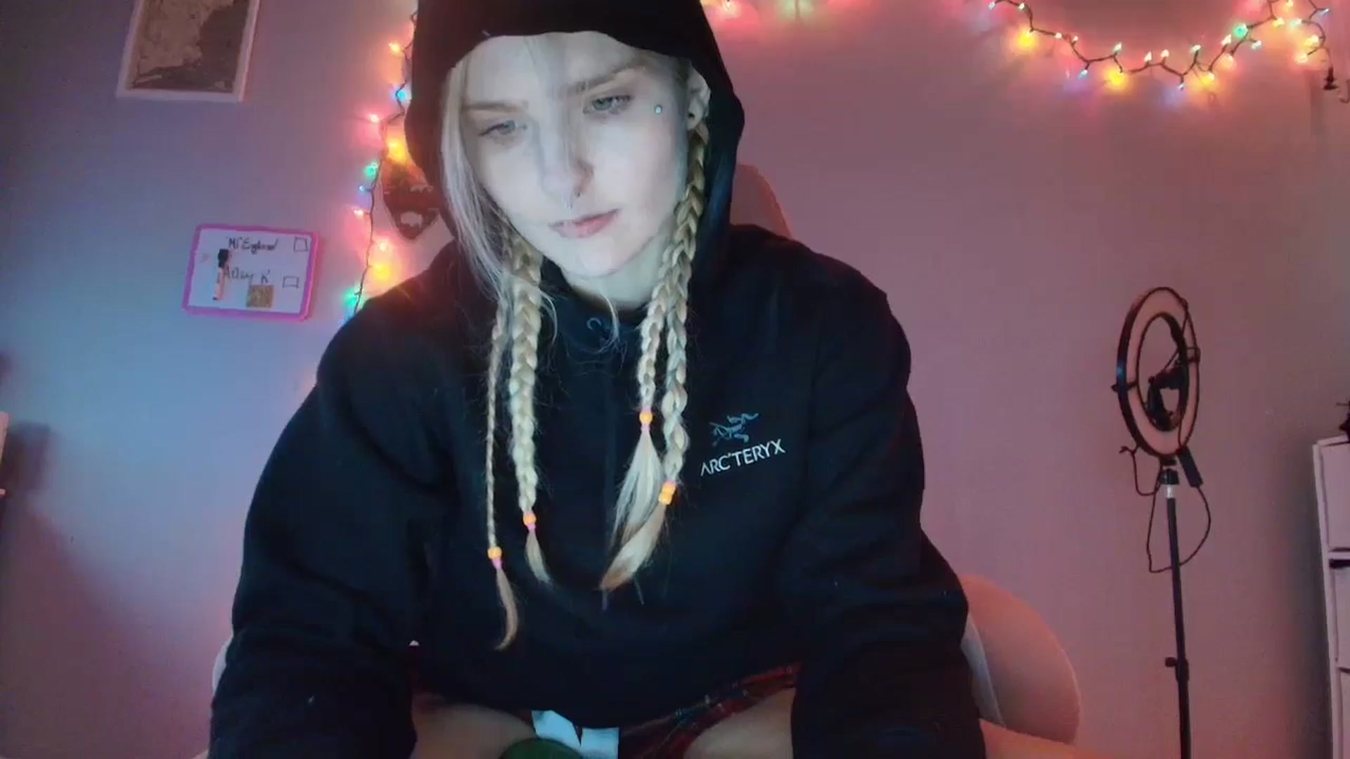 Gallery image thumbnail from DuckChan0's myfreecams stream on, 11/25/2025, 16:35 image 15 of 20