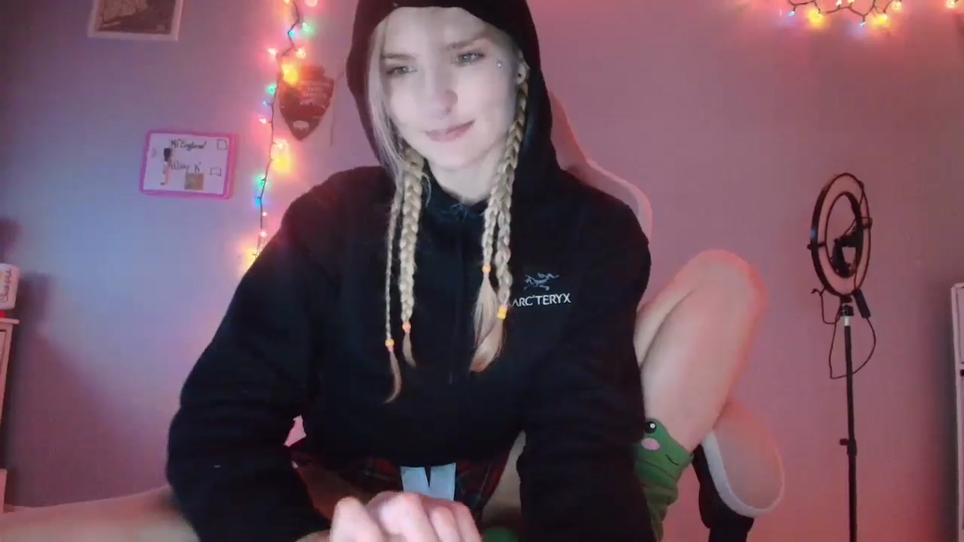 Gallery image thumbnail from DuckChan0's myfreecams stream on, 11/25/2025, 16:35 image 16 of 20