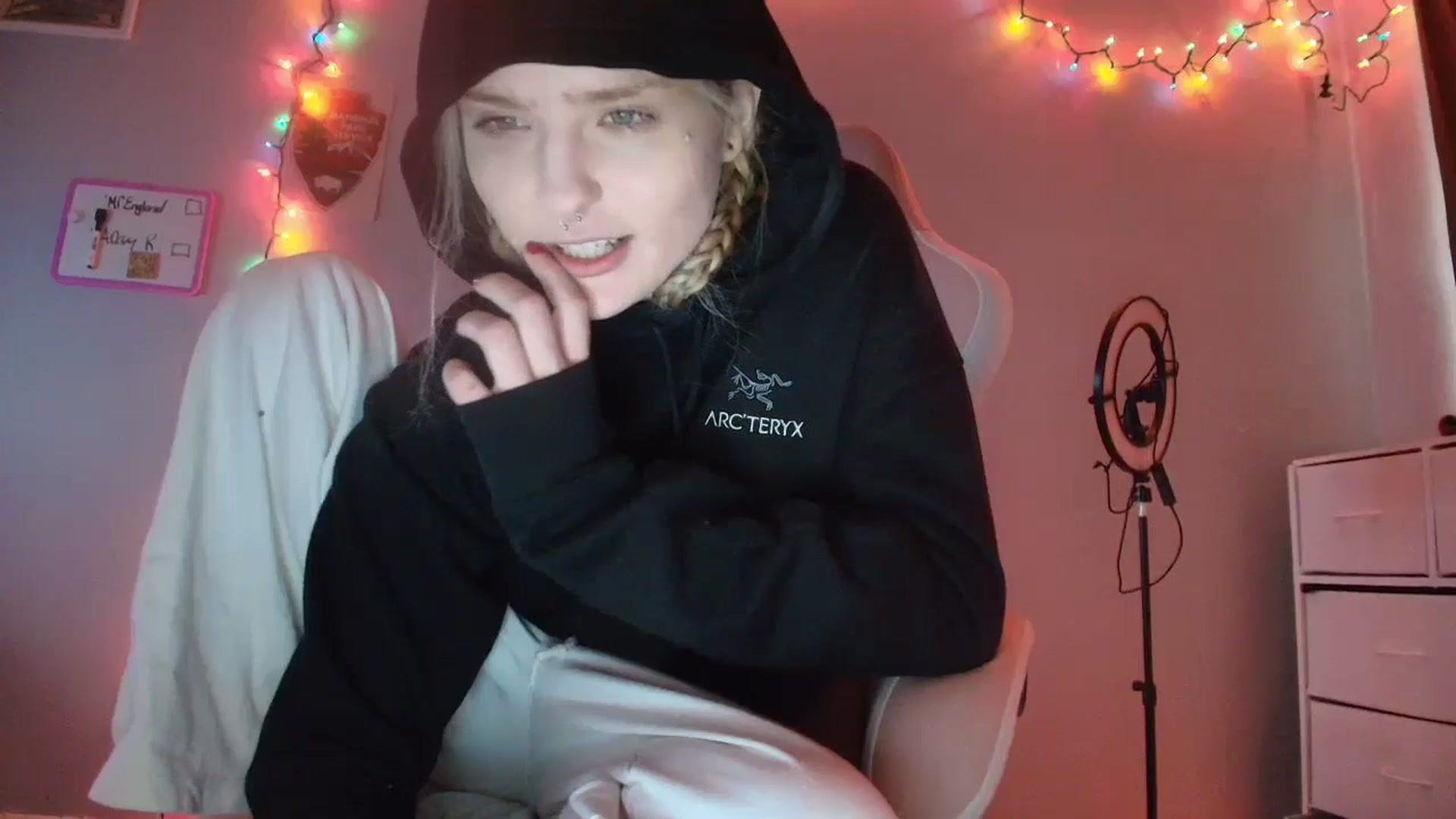 Gallery image thumbnail from DuckChan0's myfreecams stream on, 11/25/2025, 17:22 image 3 of 20