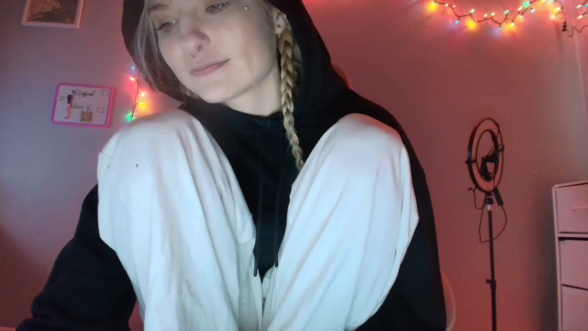 Gallery image thumbnail from DuckChan0's myfreecams stream on, 11/25/2025, 17:22 image 6 of 20