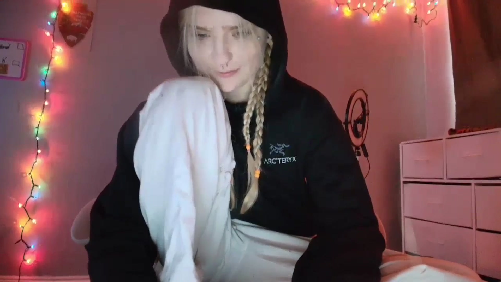 Gallery image thumbnail from DuckChan0's myfreecams stream on, 11/25/2025, 17:22 image 15 of 20