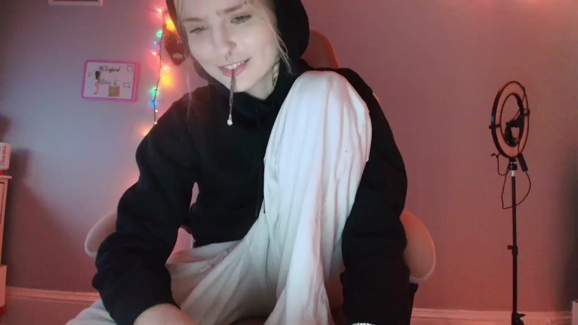 Gallery image thumbnail from DuckChan0's myfreecams stream on, 11/25/2025, 17:22 image 1 of 20