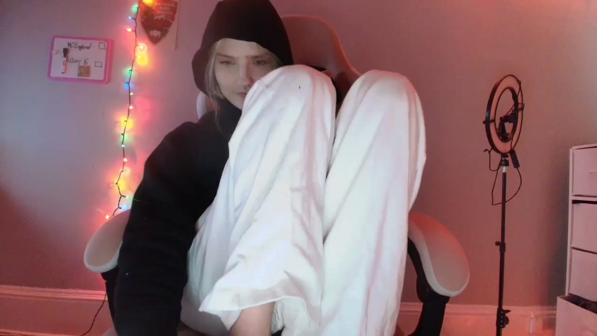 Gallery image thumbnail from DuckChan0's myfreecams stream on, 11/25/2025, 17:22 image 7 of 20