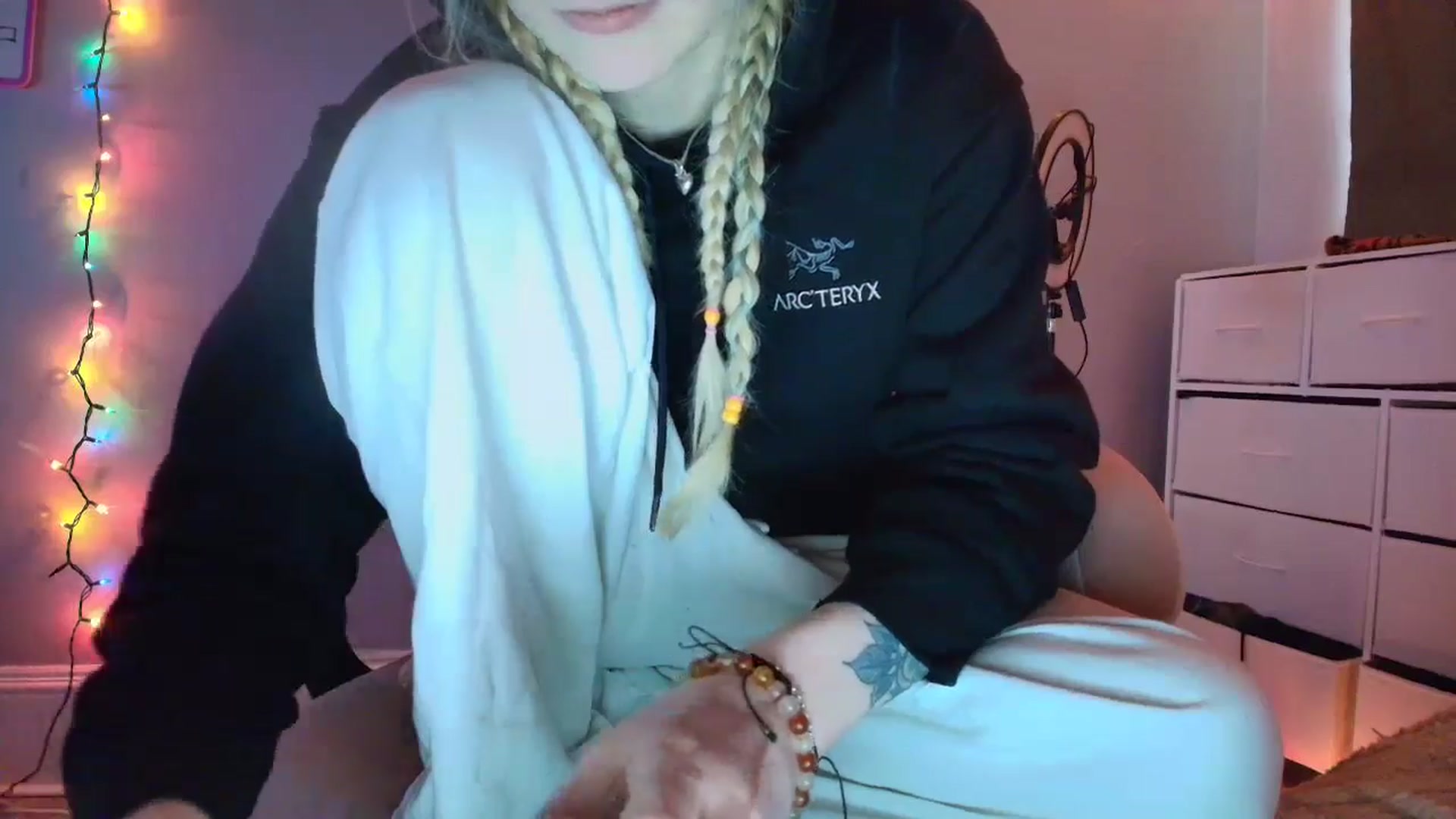 Gallery image thumbnail from DuckChan0's myfreecams stream on, 11/25/2025, 17:22 image 19 of 20