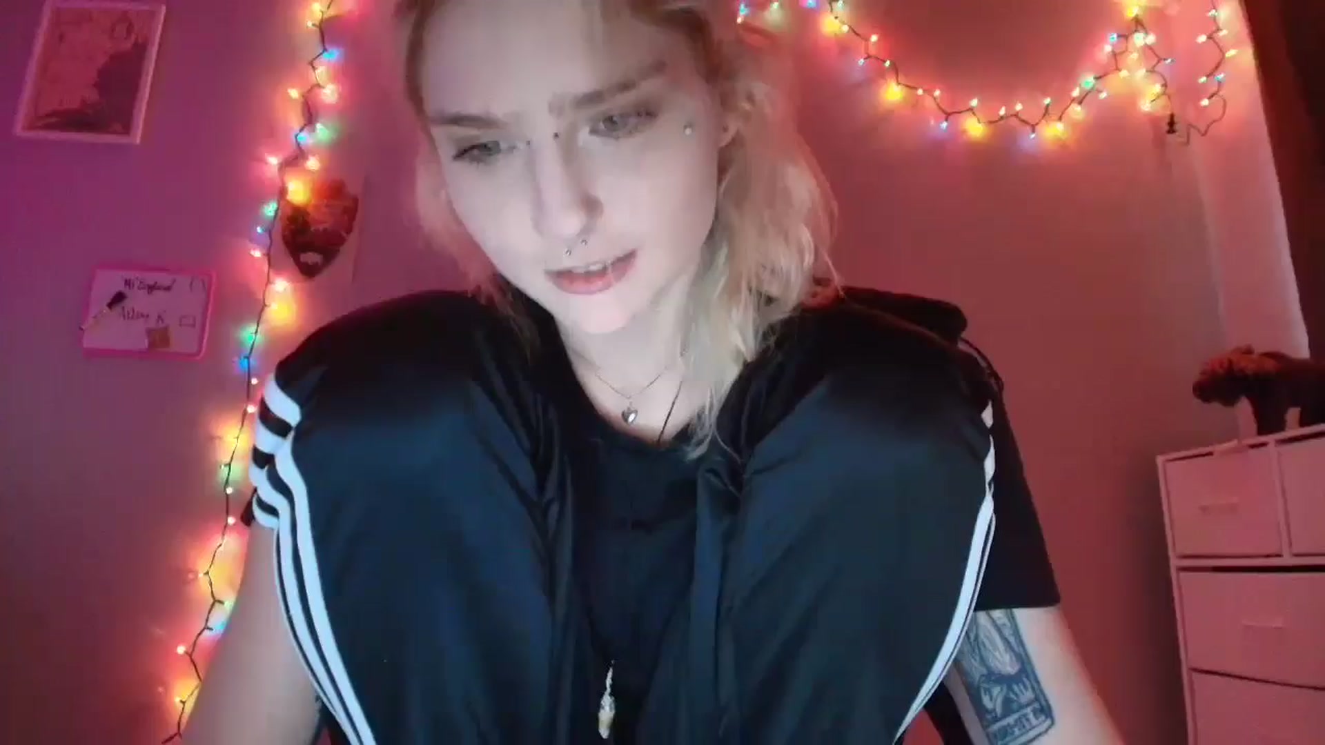 Gallery image thumbnail from DuckChan0's myfreecams stream on, 11/26/2025, 20:15 image 19 of 20