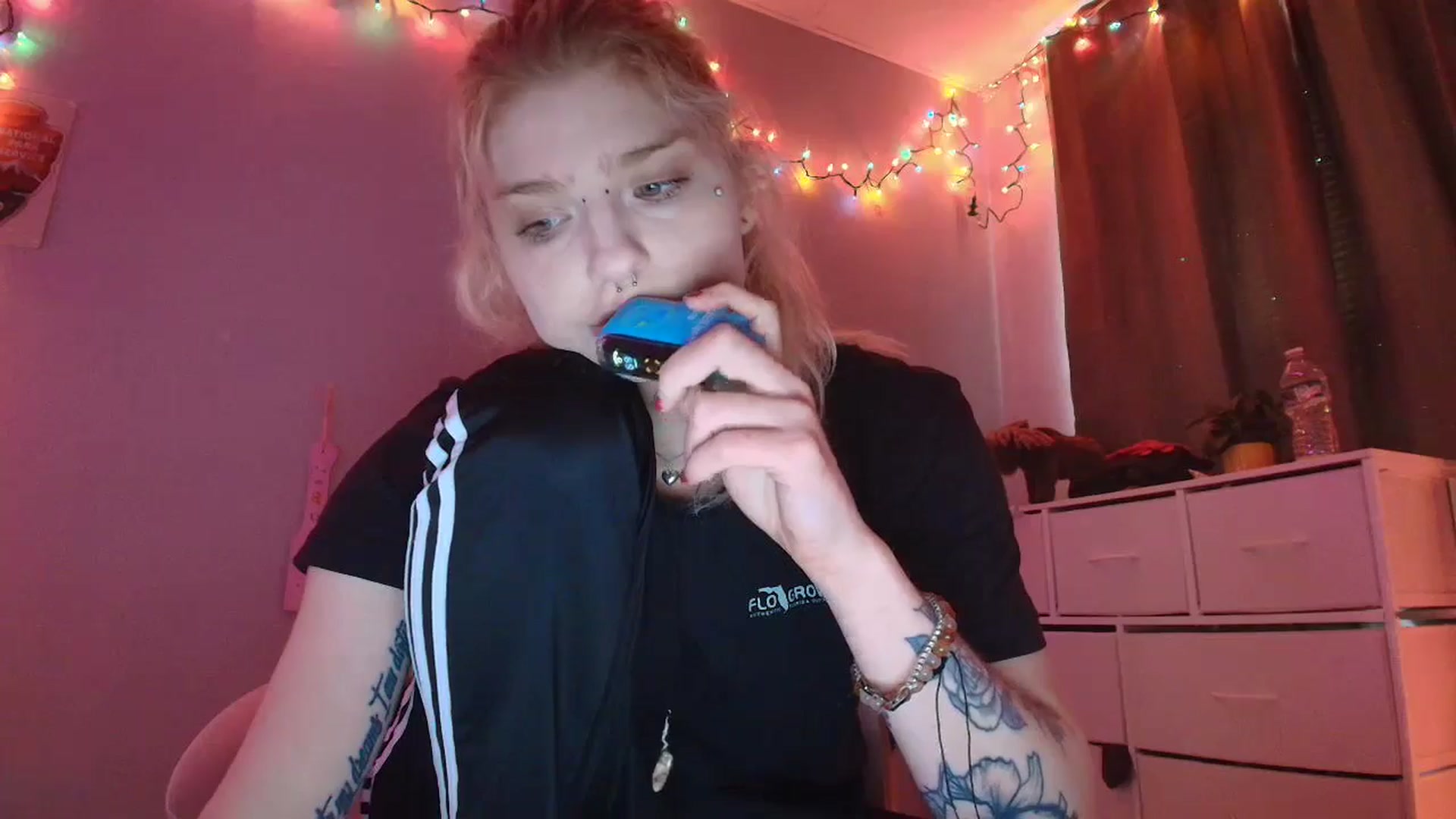 Gallery image thumbnail from DuckChan0's myfreecams stream on, 11/26/2025, 20:15 image 6 of 20