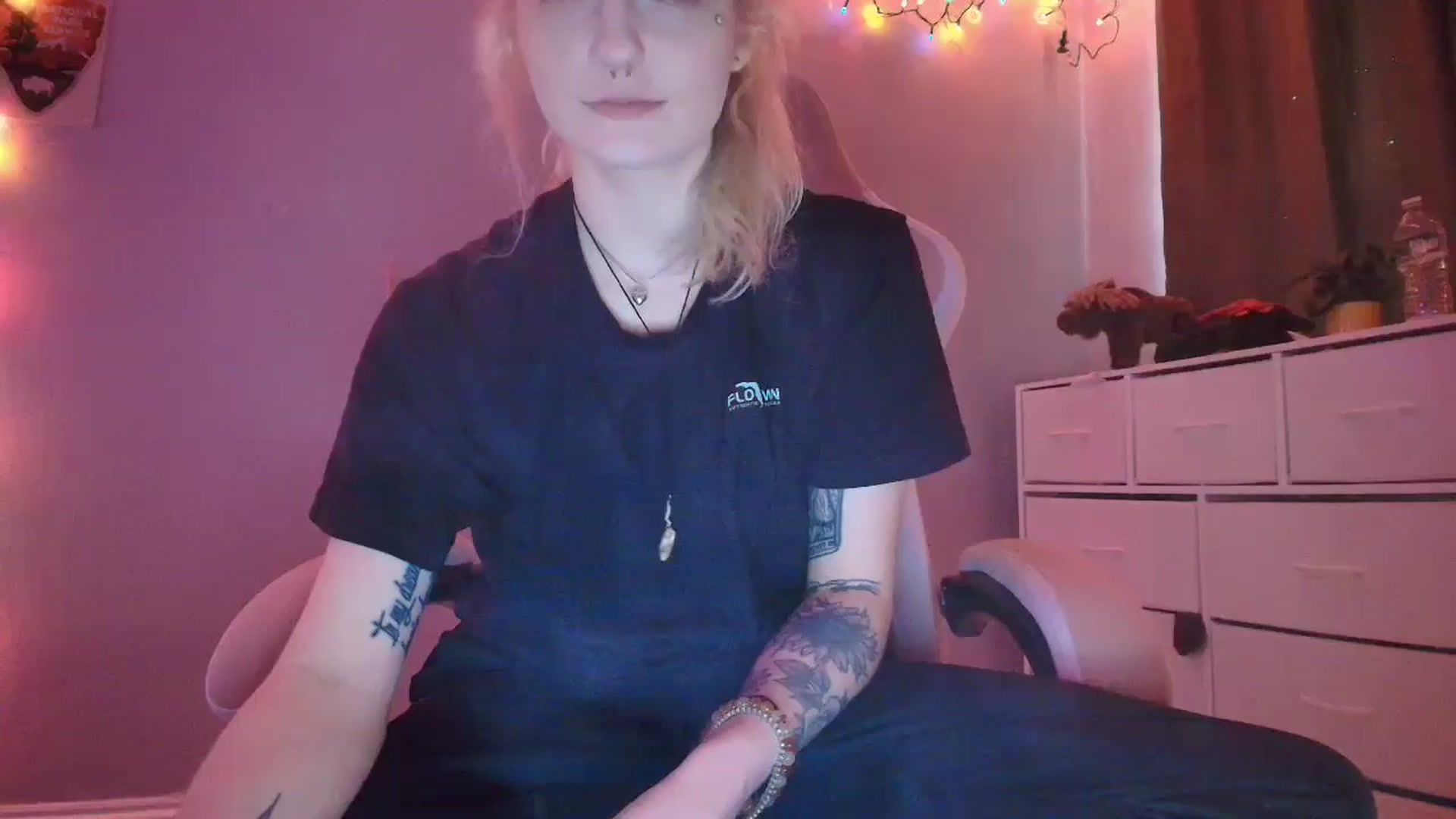 Gallery image thumbnail from DuckChan0's myfreecams stream on, 11/26/2025, 20:15 image 4 of 20