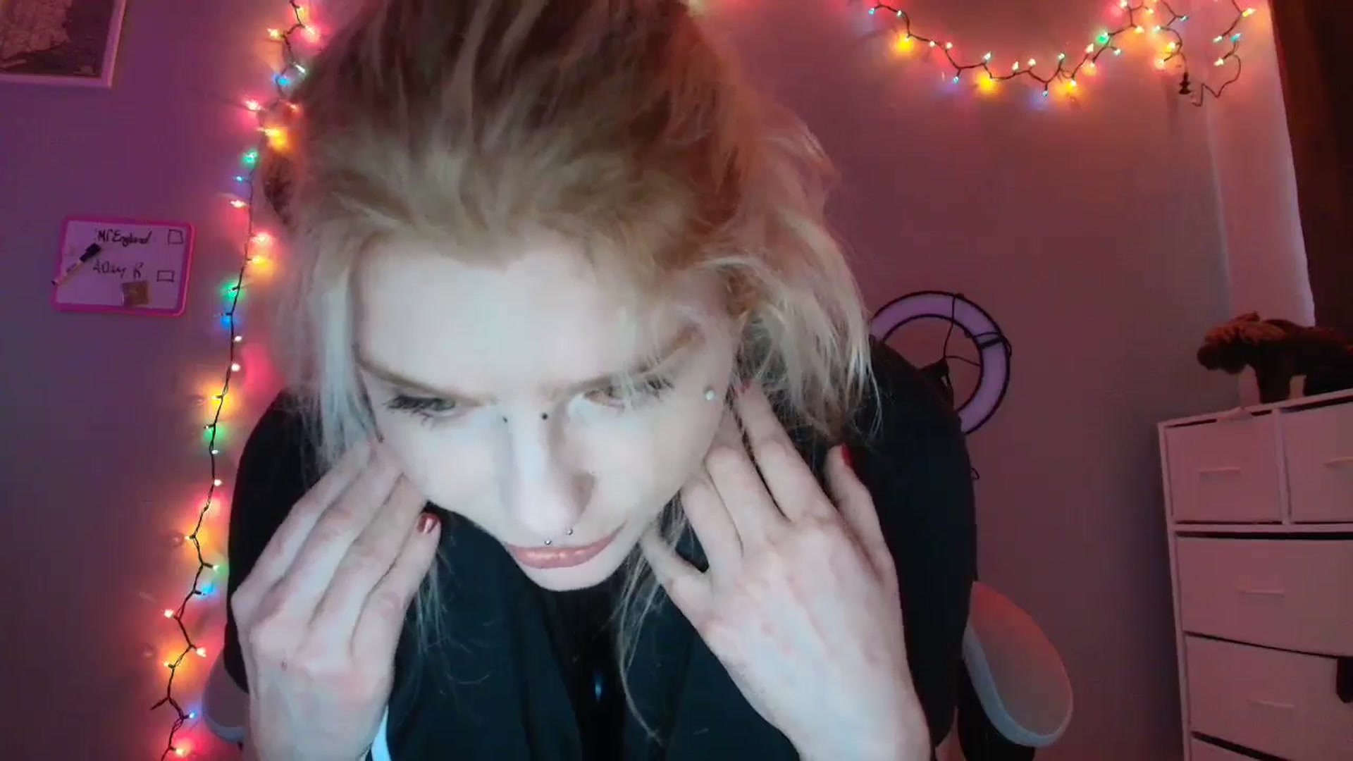 Gallery image thumbnail from DuckChan0's myfreecams stream on, 11/26/2025, 20:15 image 16 of 20