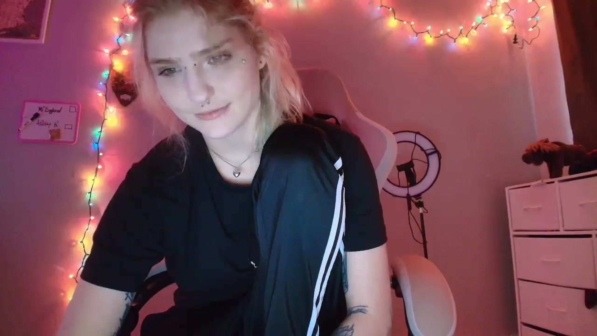 Gallery image thumbnail from DuckChan0's myfreecams stream on, 11/26/2025, 20:15 image 14 of 20