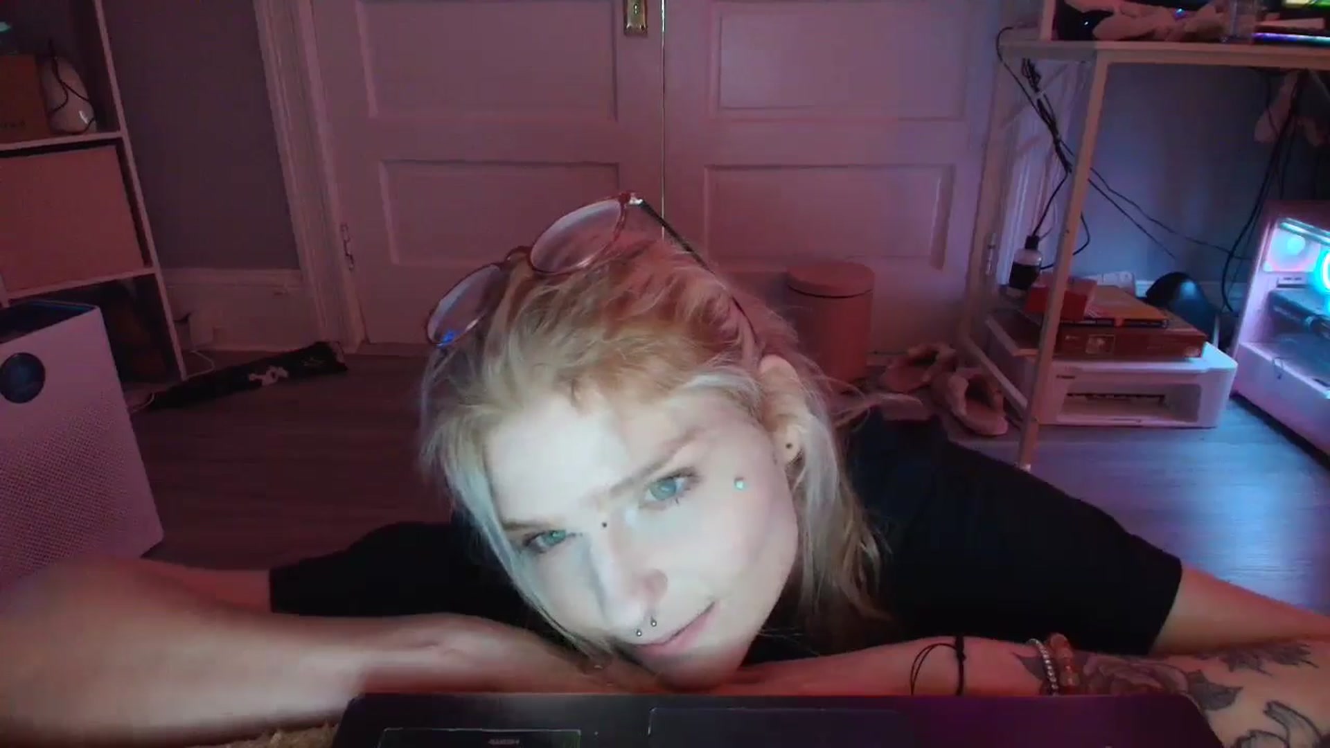 Gallery image thumbnail from DuckChan0's myfreecams stream on, 11/26/2025, 20:15 image 12 of 20