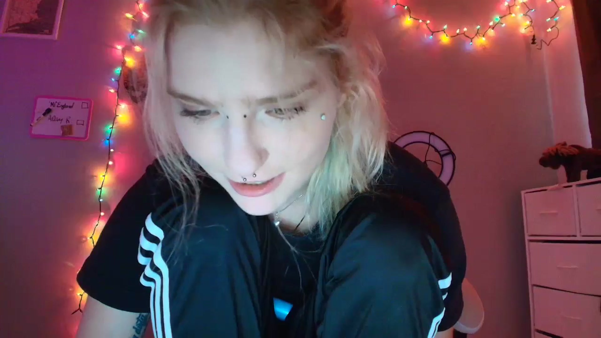 Gallery image thumbnail from DuckChan0's myfreecams stream on, 11/26/2025, 20:15 image 17 of 20