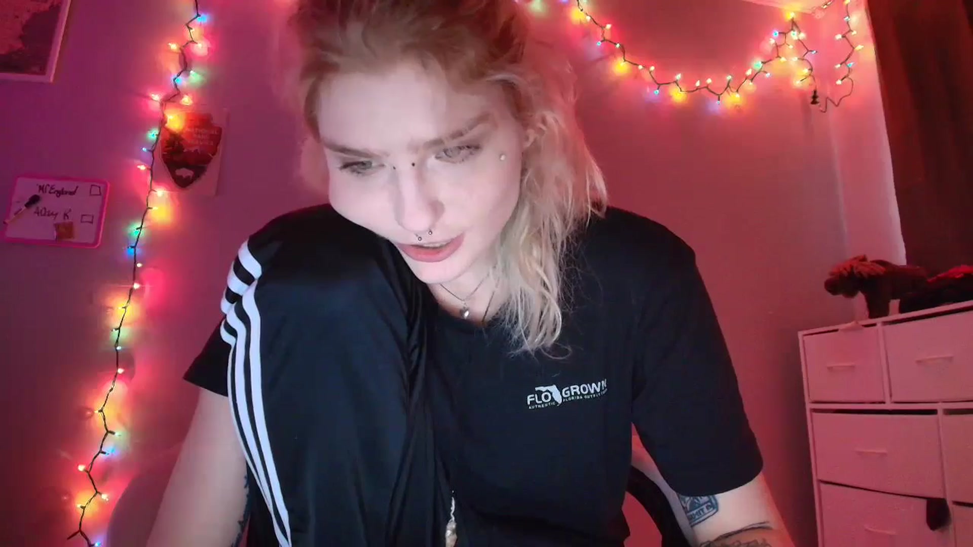 Gallery image thumbnail from DuckChan0's myfreecams stream on, 11/26/2025, 20:15 image 18 of 20