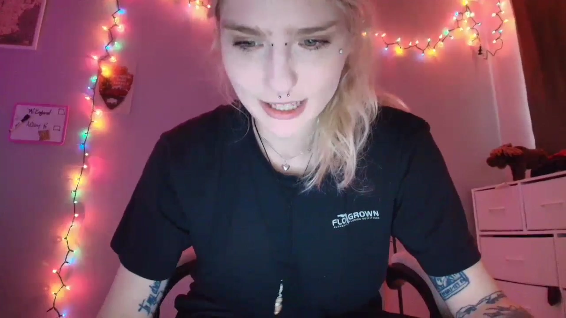 Gallery image thumbnail from DuckChan0's myfreecams stream on, 11/26/2025, 20:15 image 2 of 20